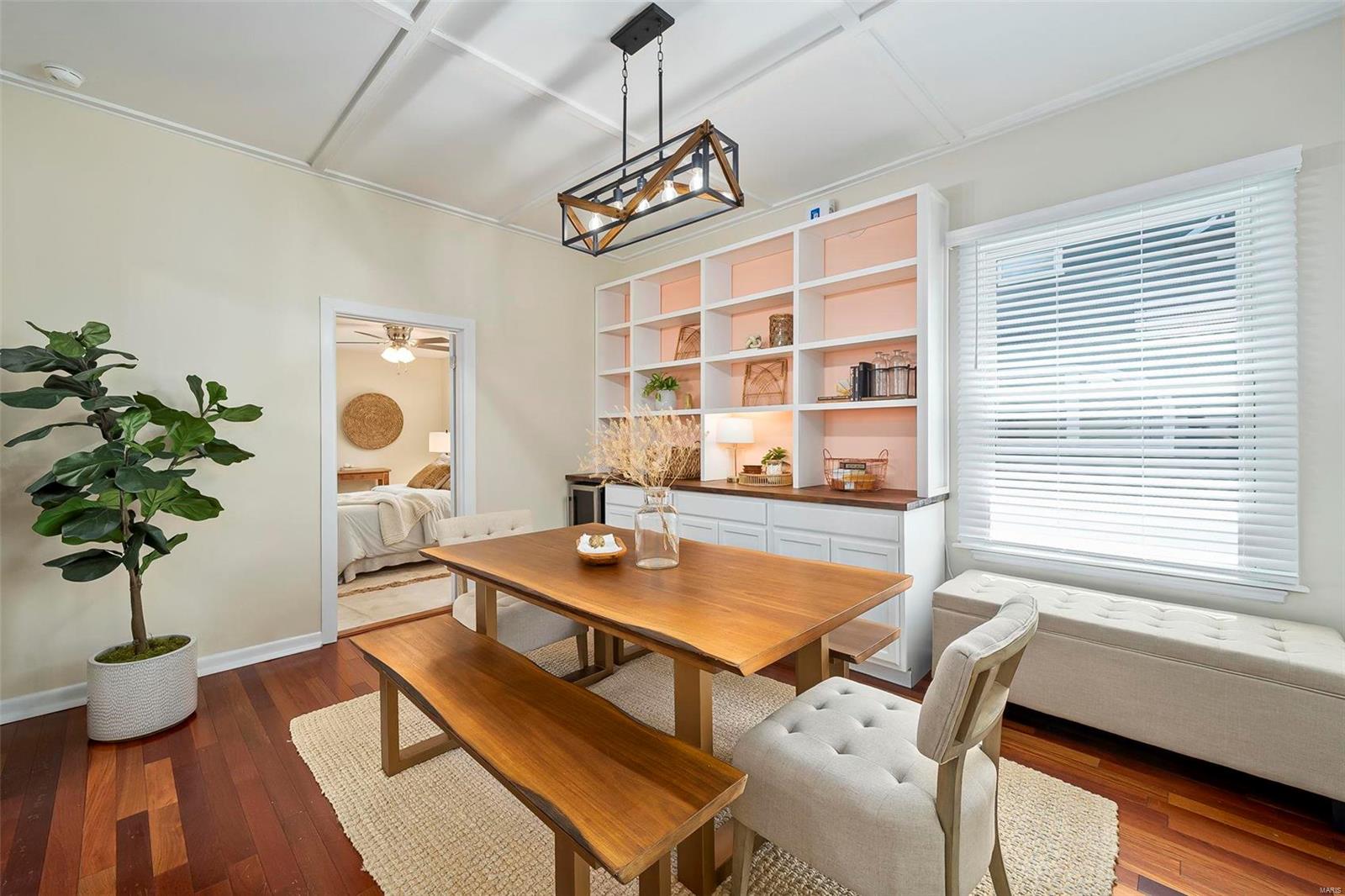 3432 Oxford Boulevard