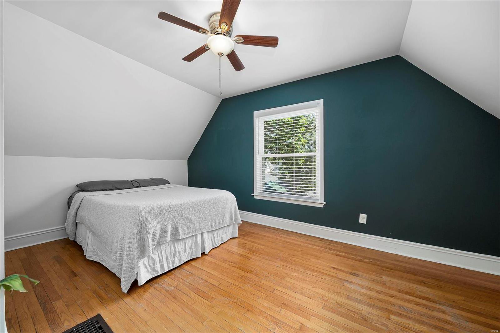 3432 Oxford Boulevard