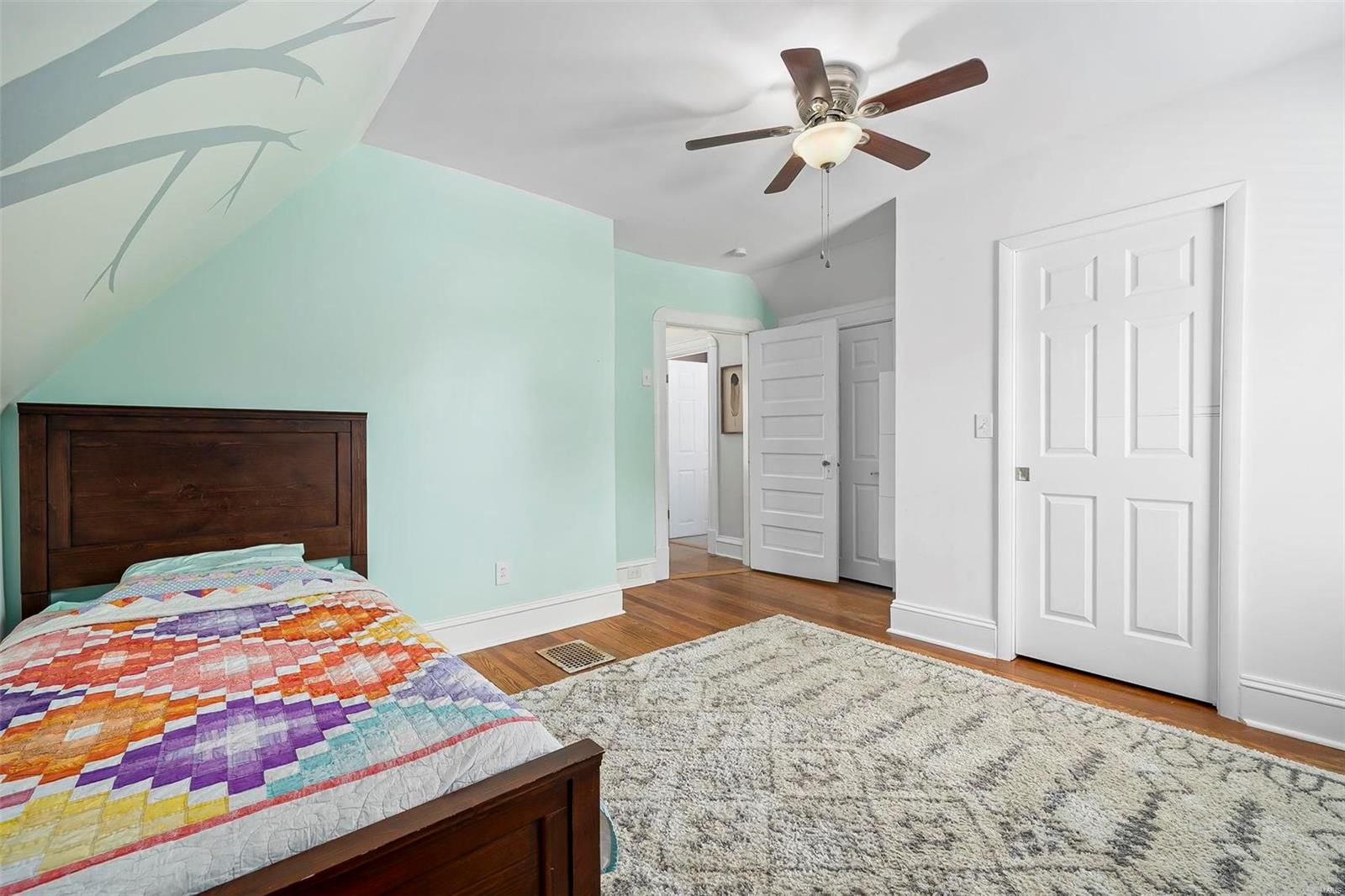 3432 Oxford Boulevard