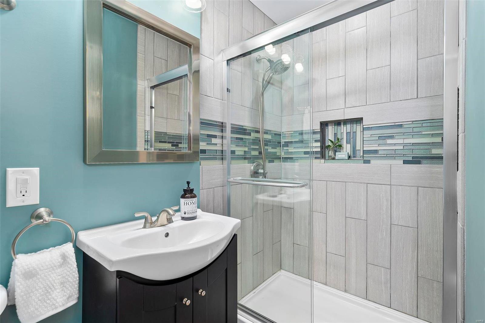 3432 Oxford Boulevard