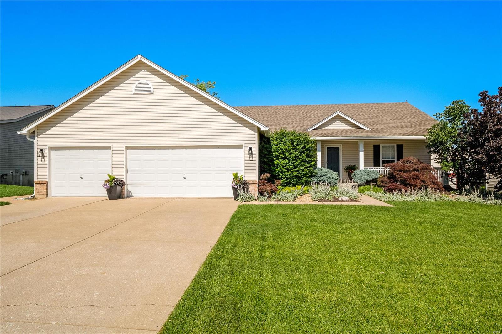 8 Winding Trails Circle