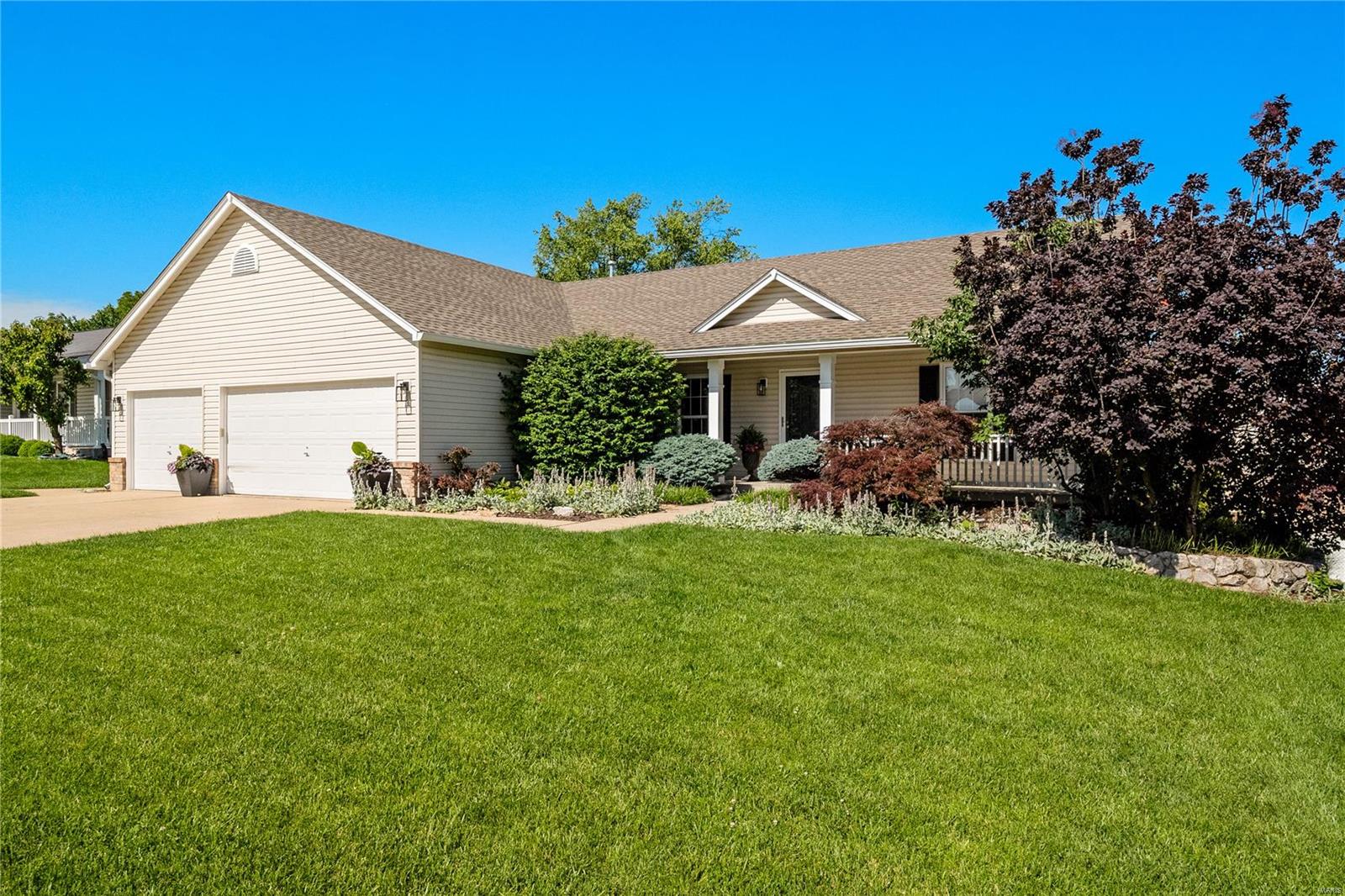 8 Winding Trails Circle