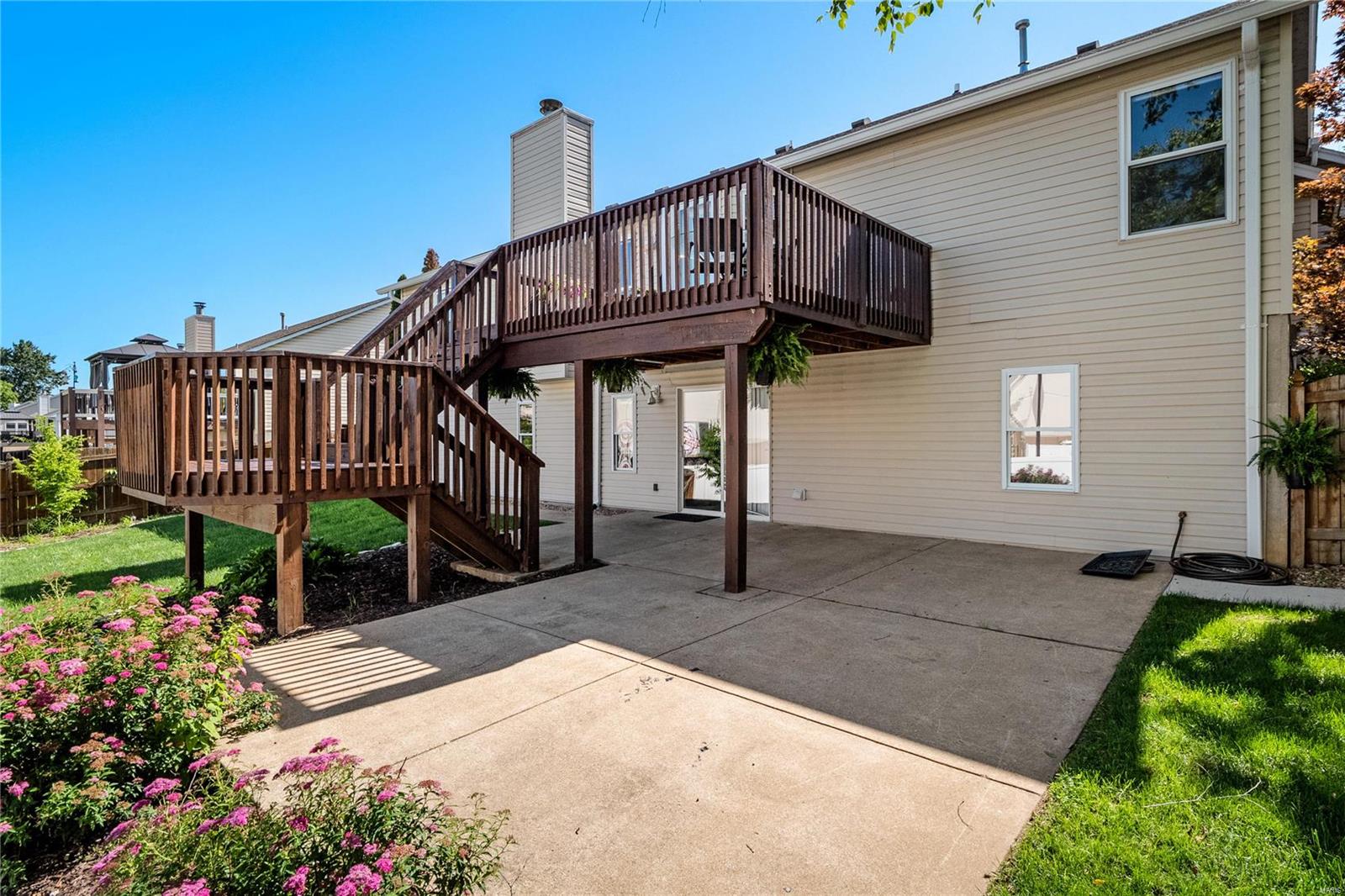 8 Winding Trails Circle