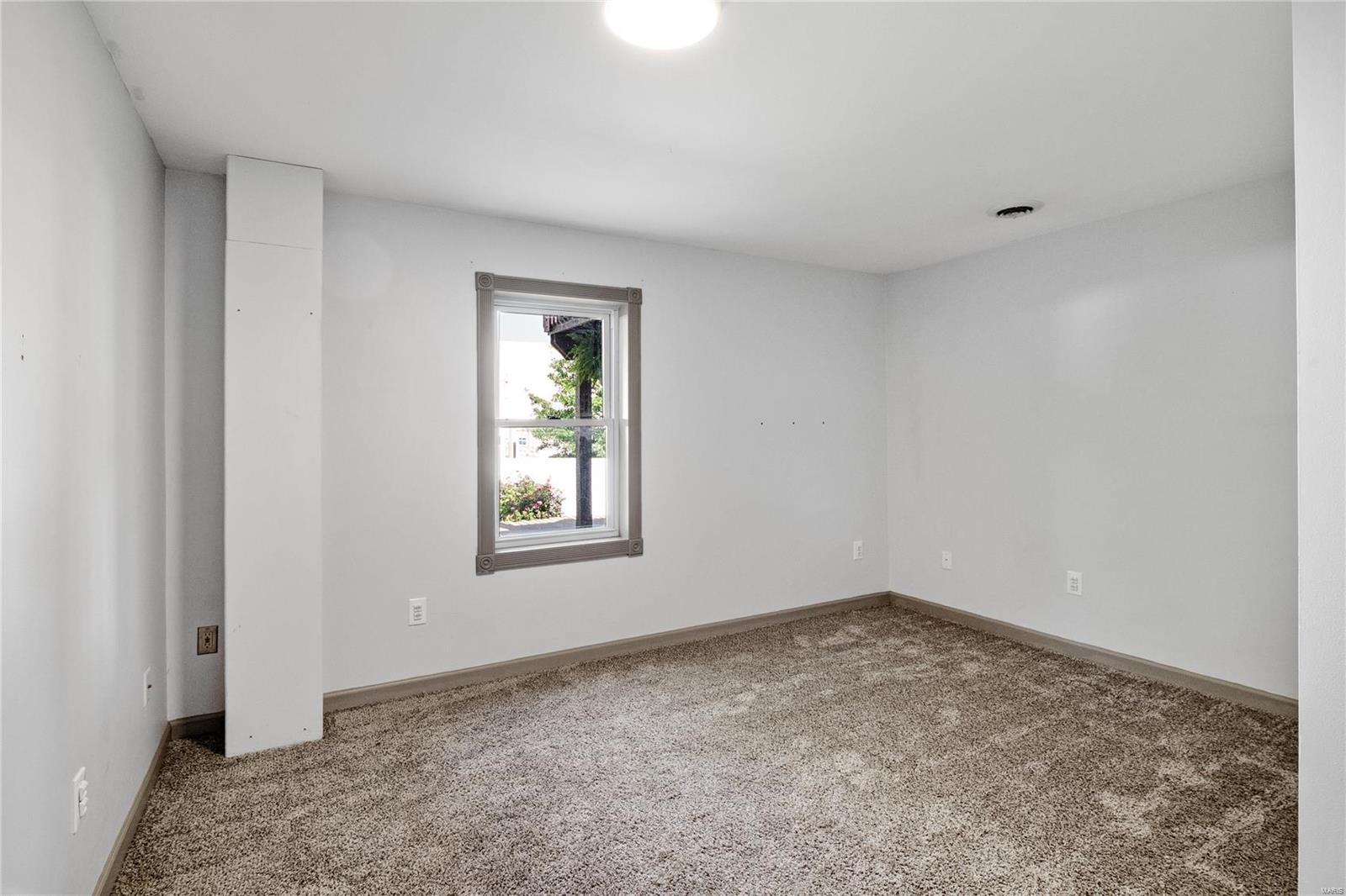 8 Winding Trails Circle