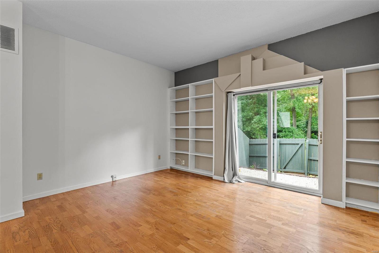 200 Braeshire Drive Unit: J