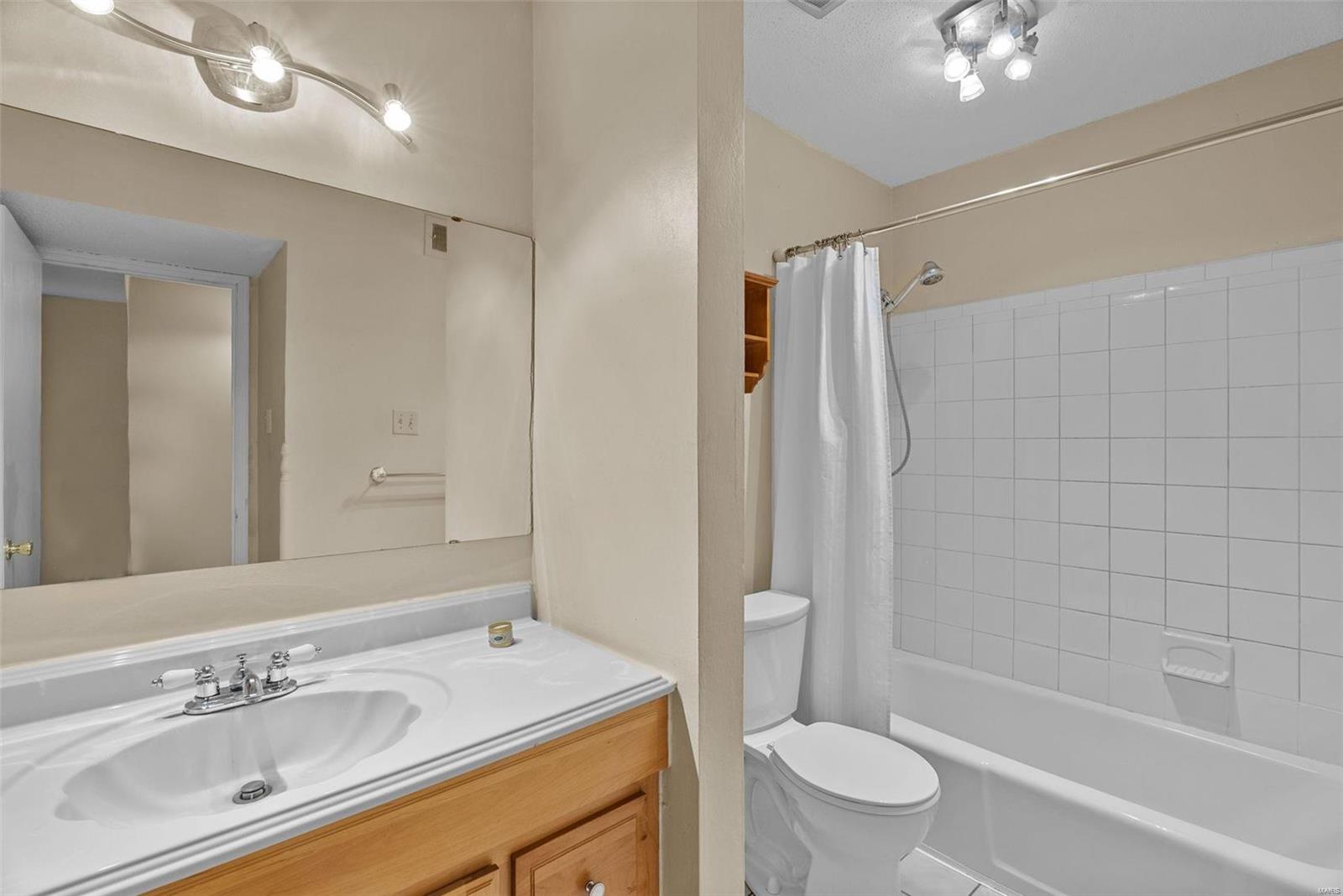 200 Braeshire Drive Unit: J