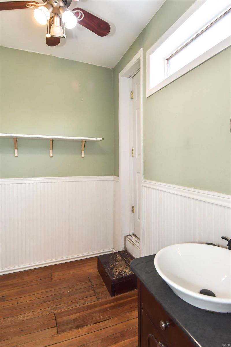 2350 S 10th Street Unit: REAR