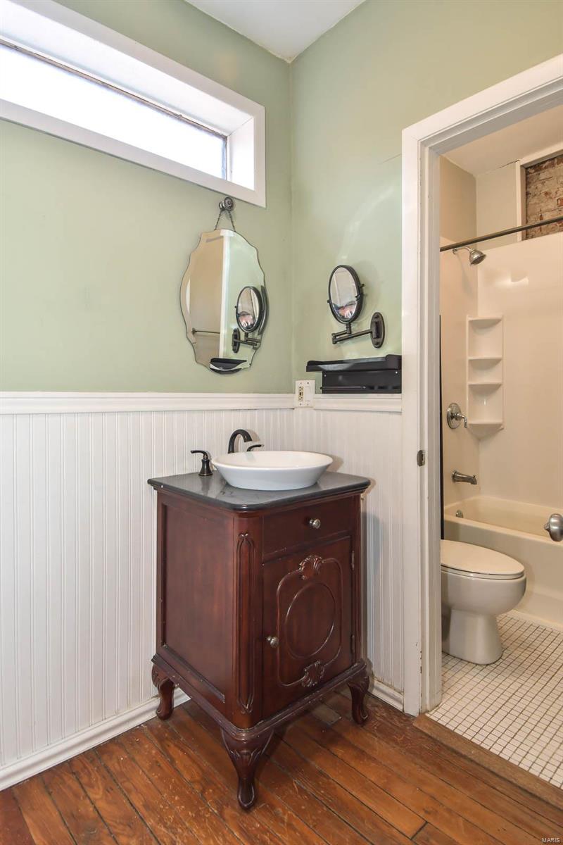 2350 S 10th Street Unit: REAR