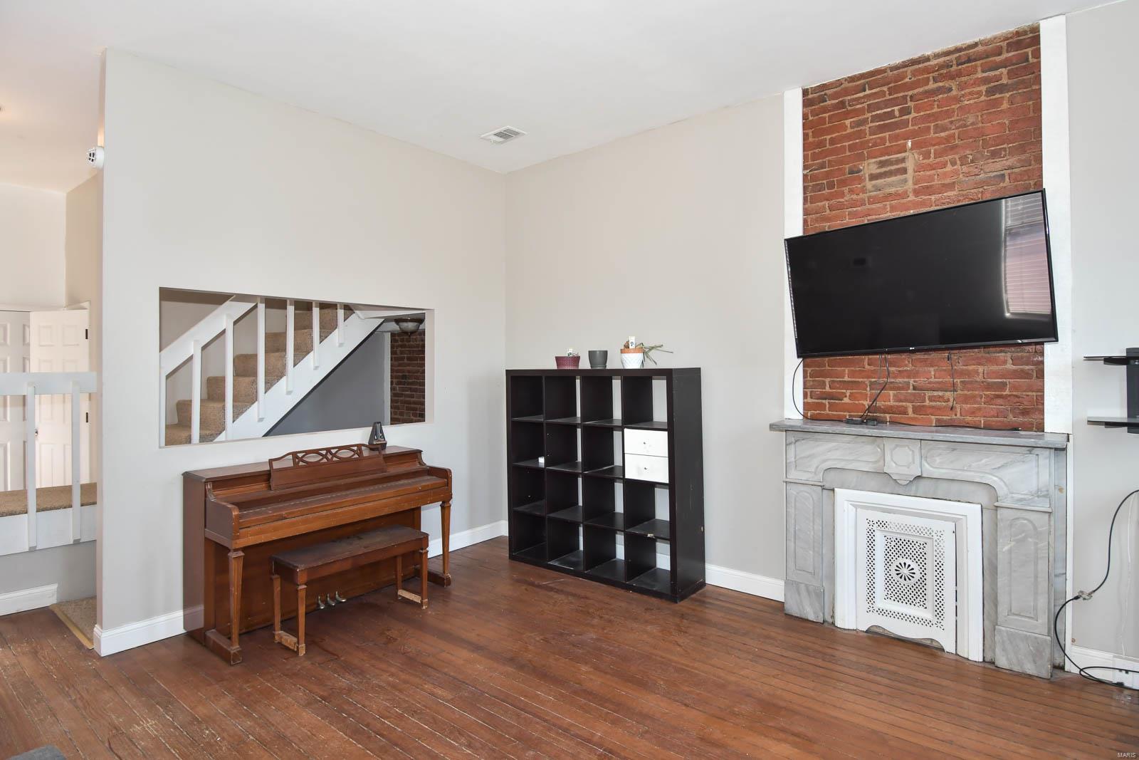 2350 S 10th Street Unit: REAR