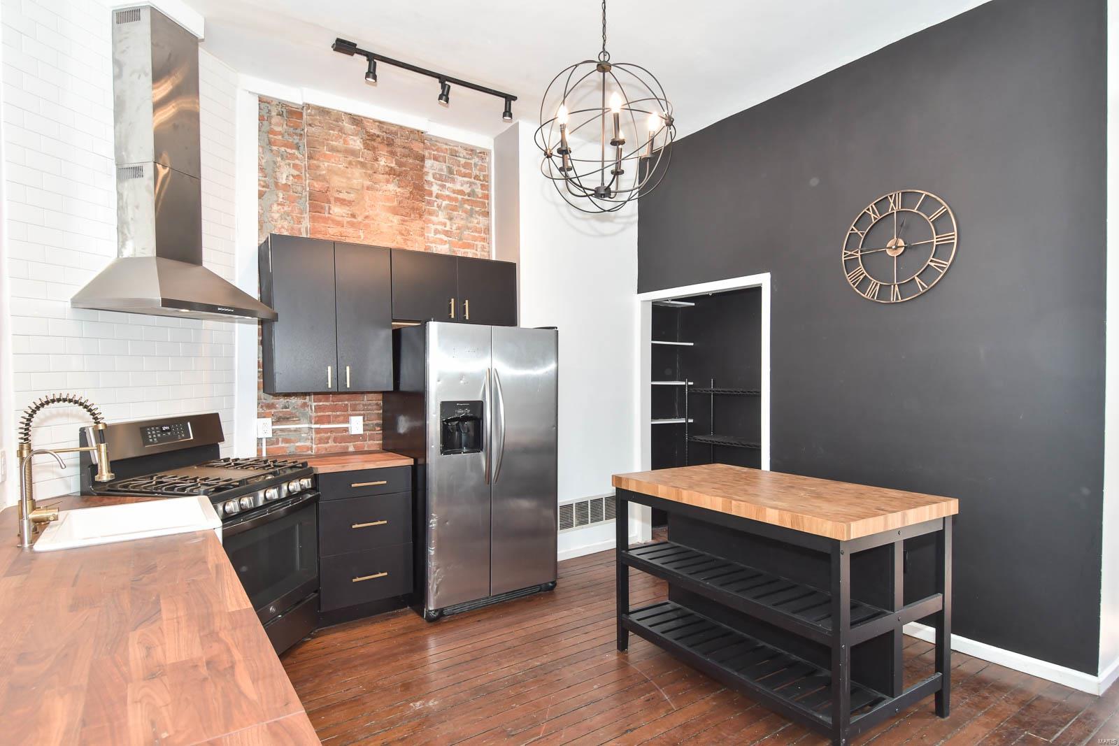 2350 S 10th Street Unit: REAR