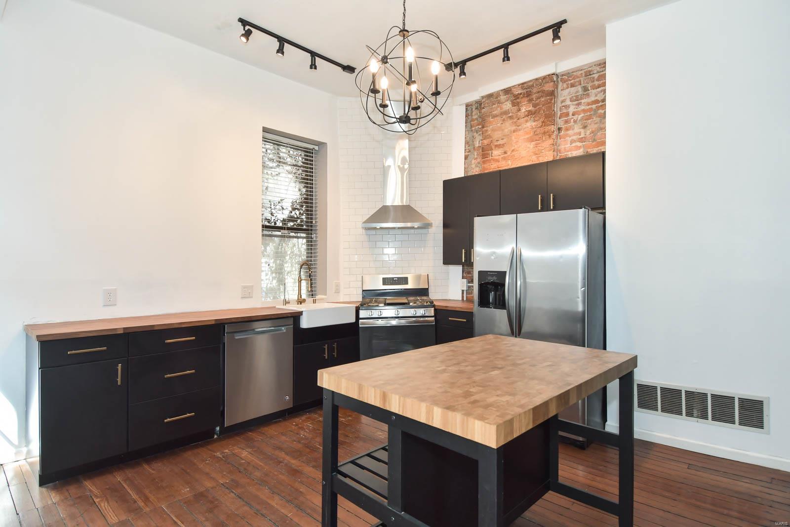 2350 S 10th Street Unit: REAR