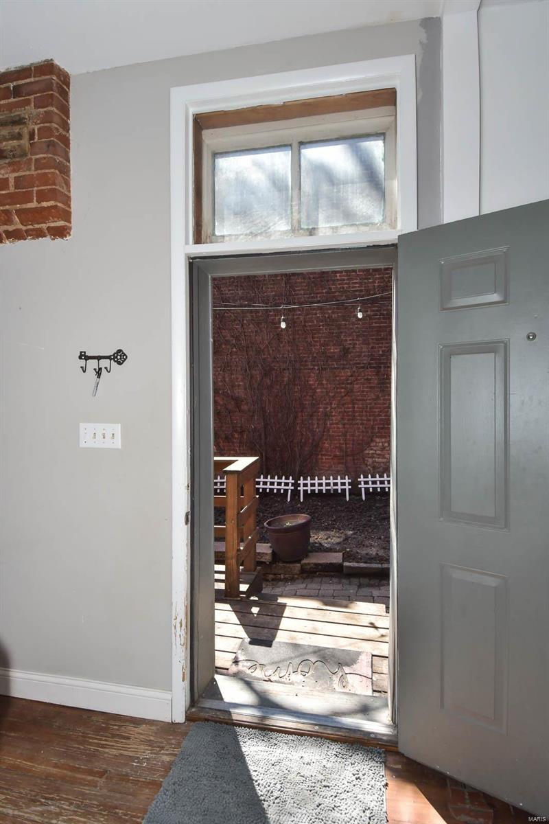 2350 S 10th Street Unit: REAR