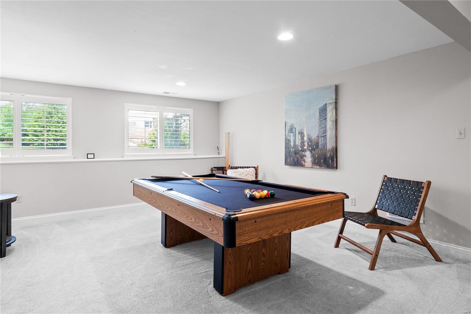 21 Lindbergh Place Ter