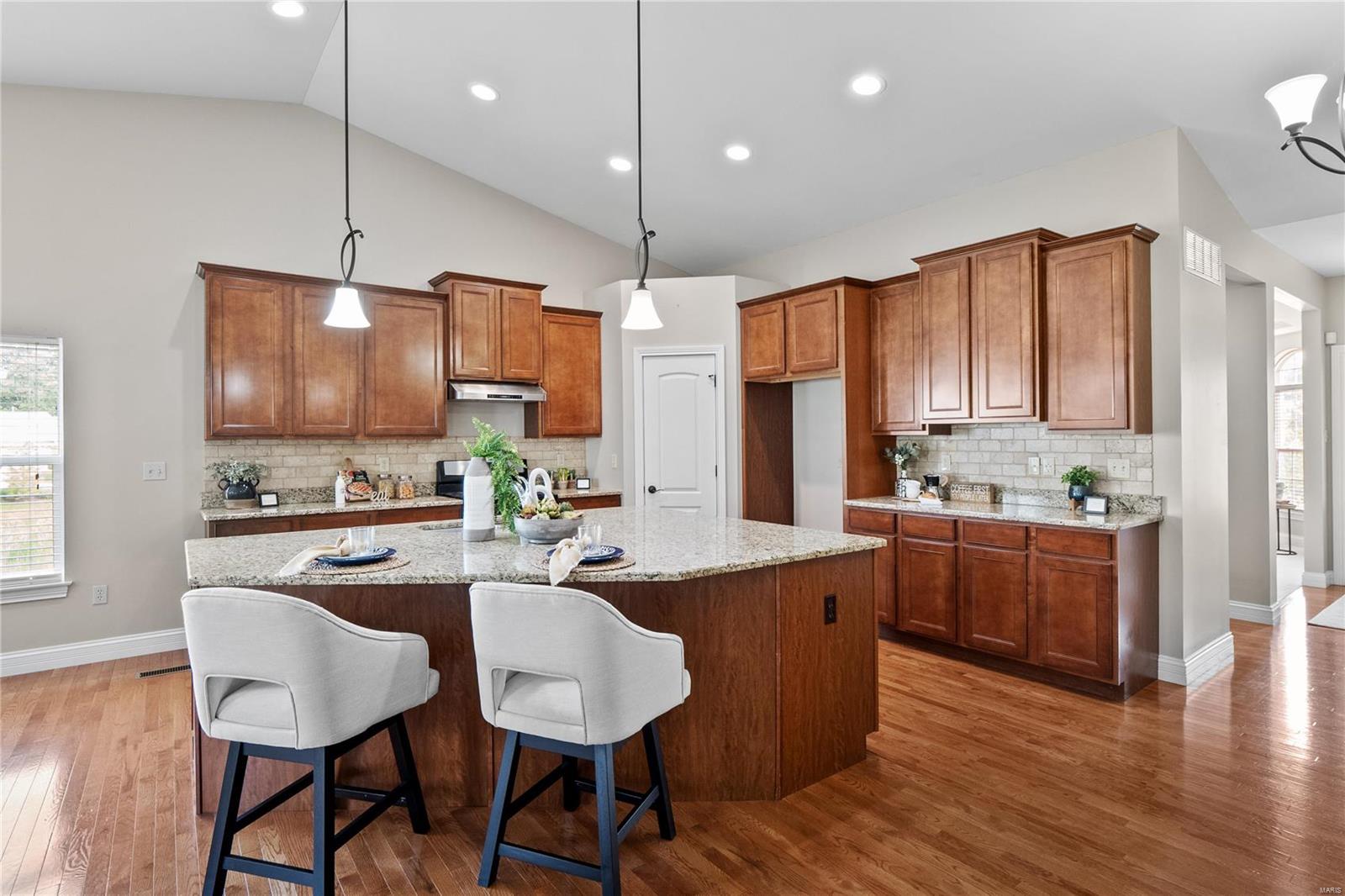 21 Lindbergh Place Ter
