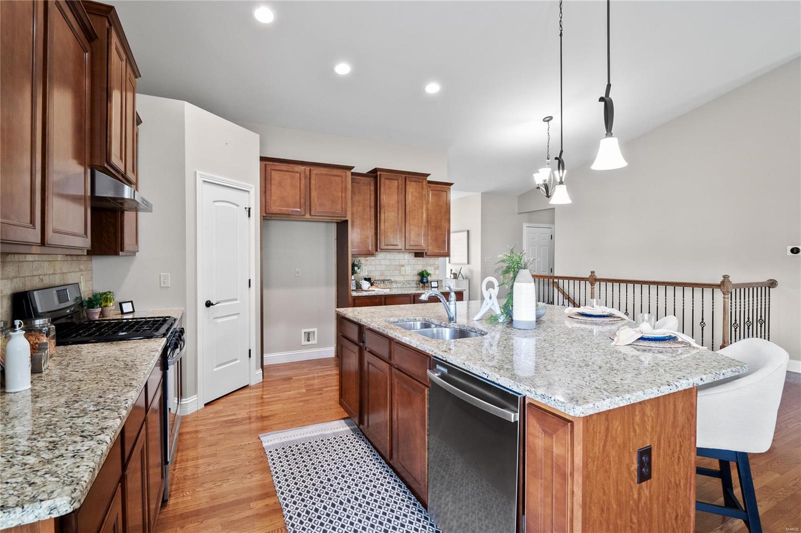 21 Lindbergh Place Ter