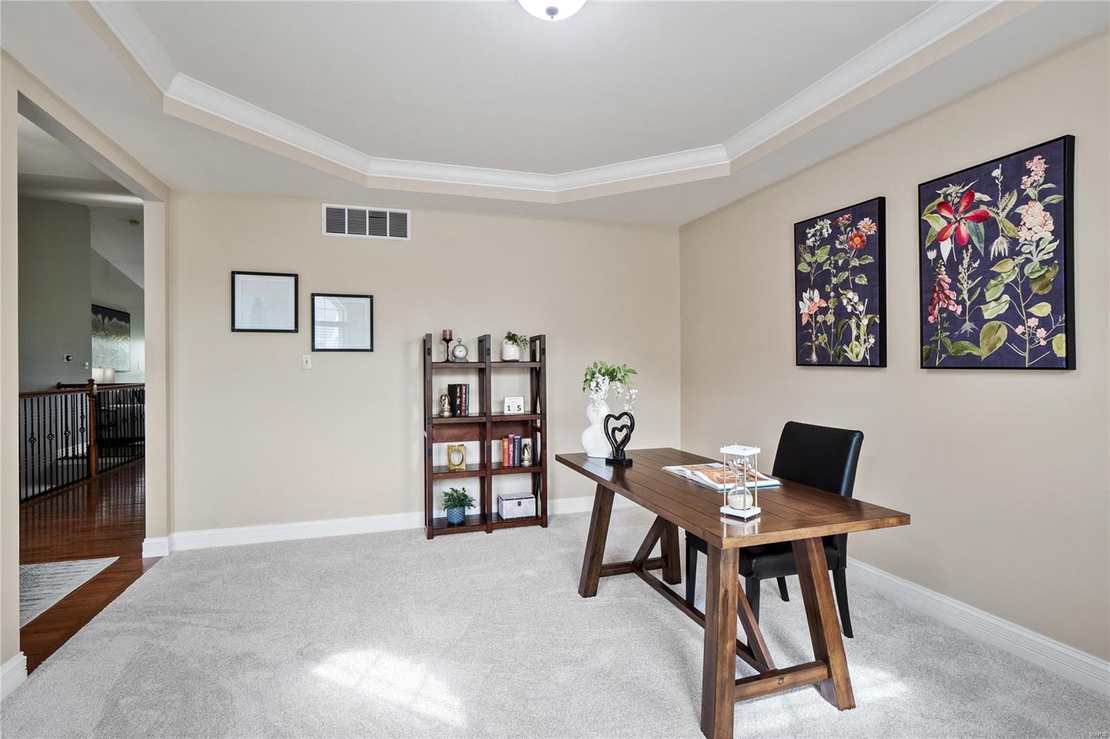 21 Lindbergh Place Ter