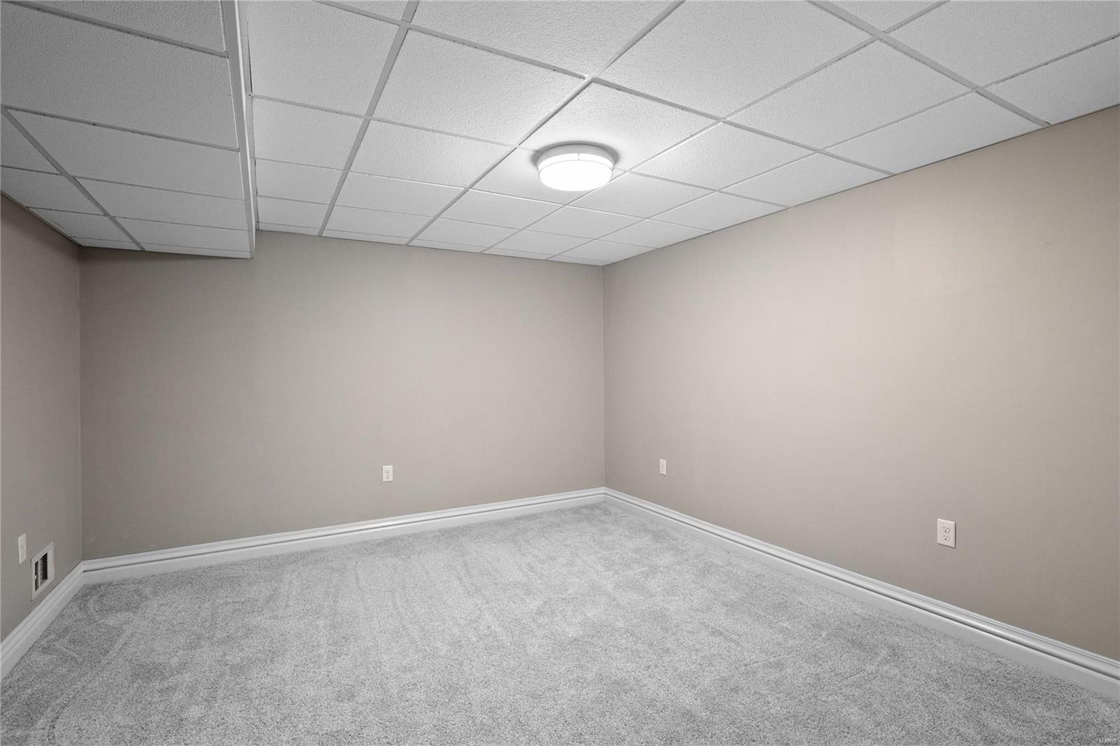 21 Lindbergh Place Ter