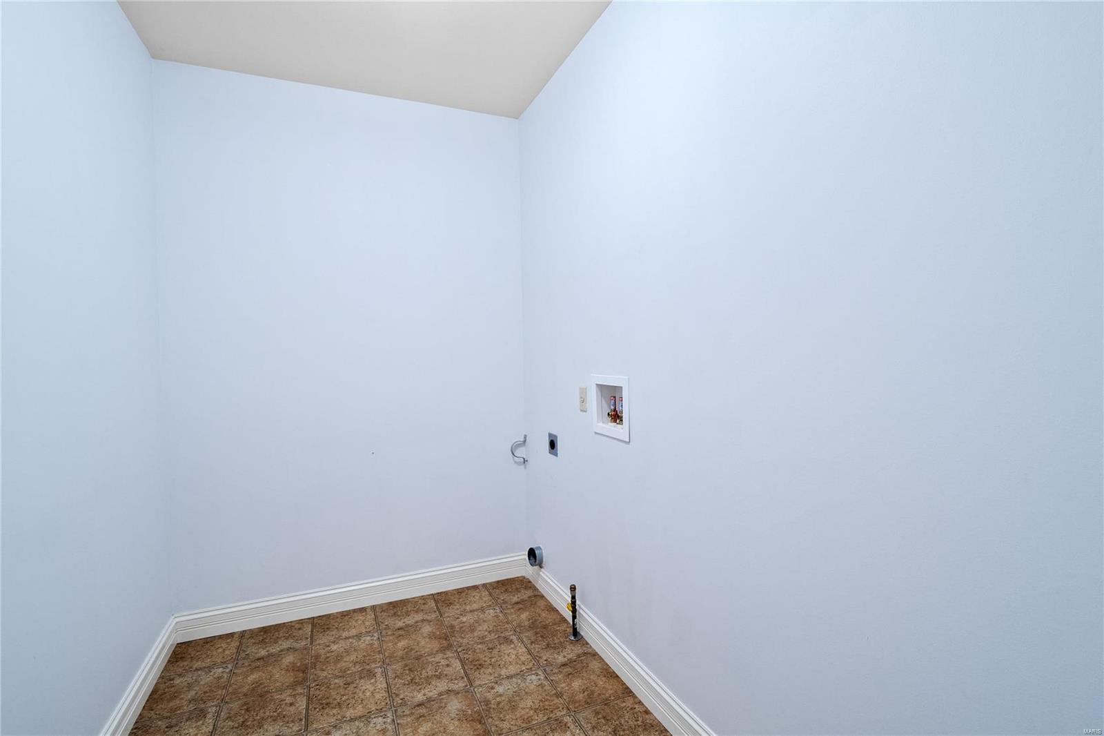 21 Lindbergh Place Ter