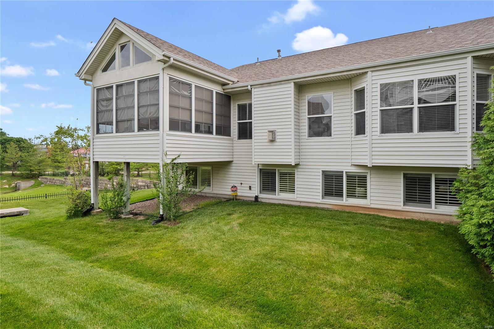 21 Lindbergh Place Ter