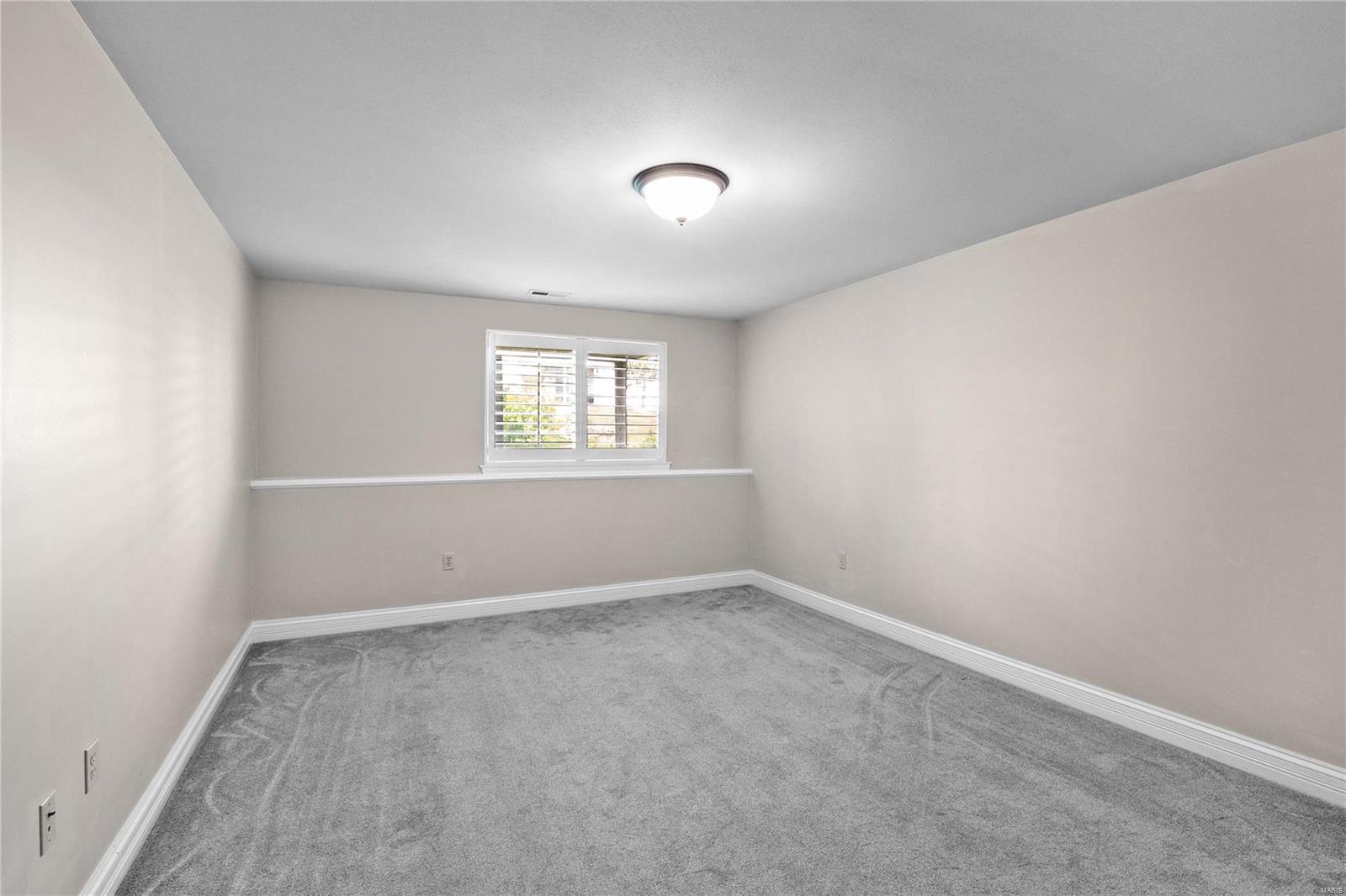 21 Lindbergh Place Ter