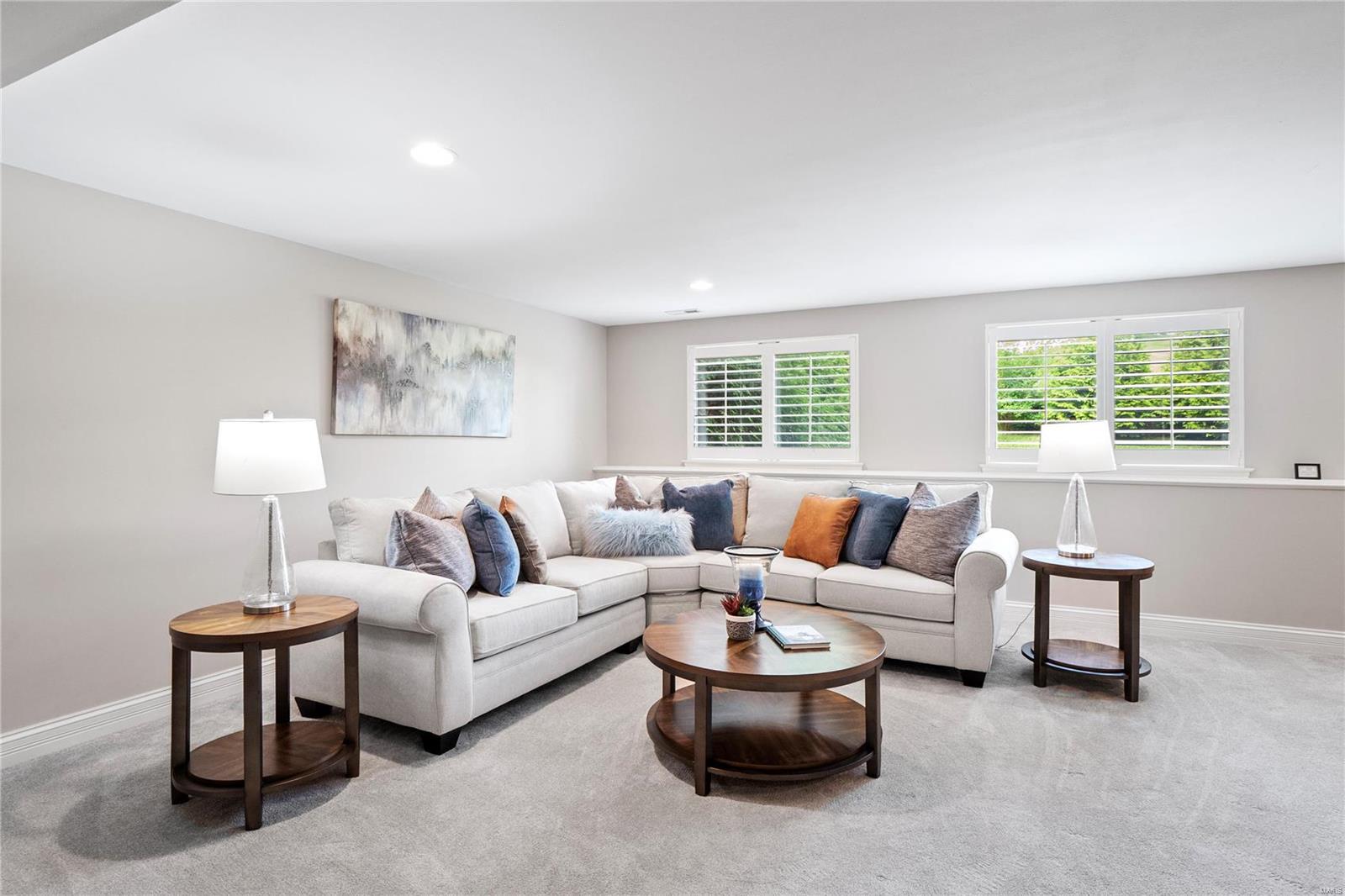 21 Lindbergh Place Ter
