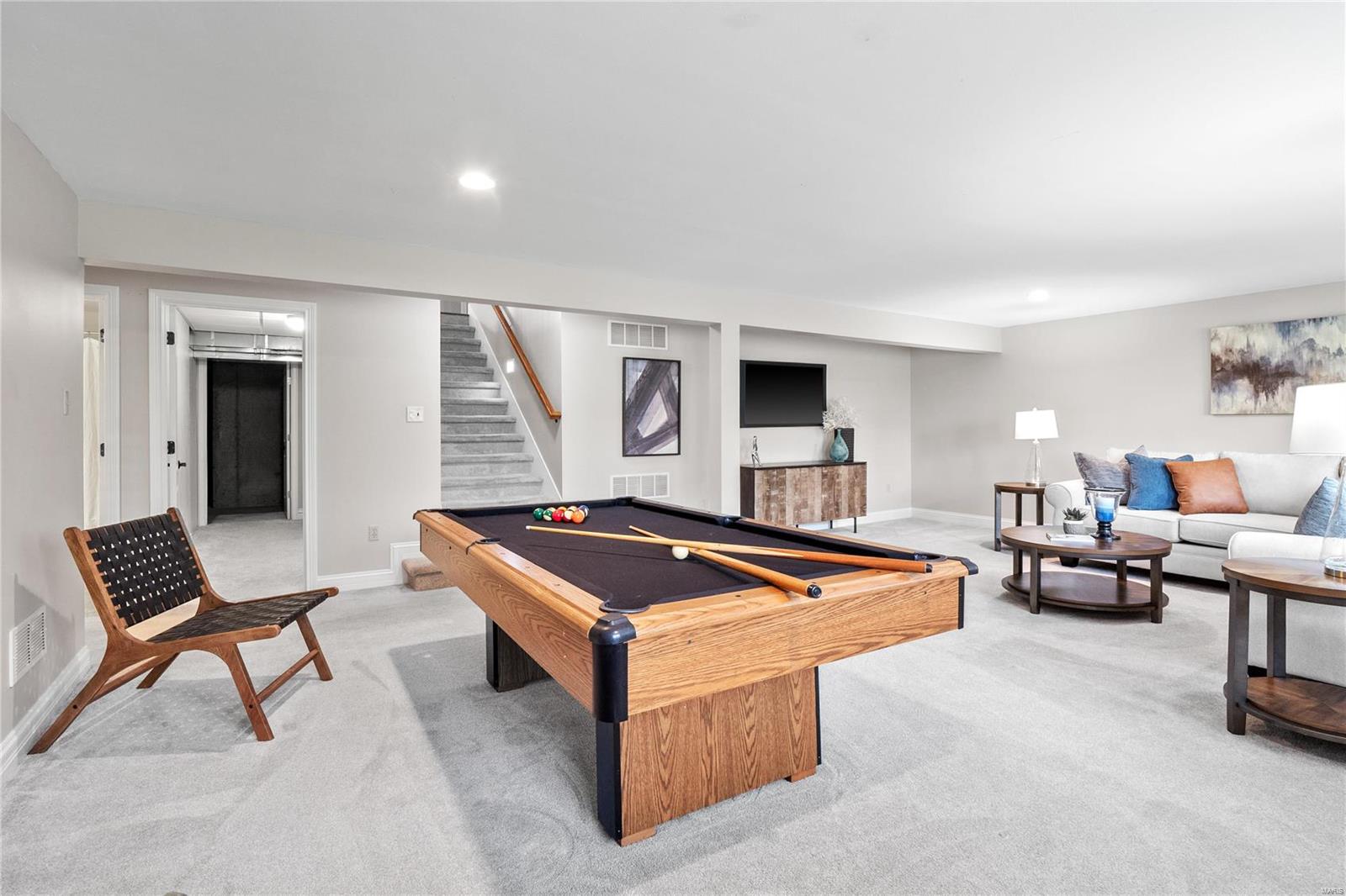 21 Lindbergh Place Ter
