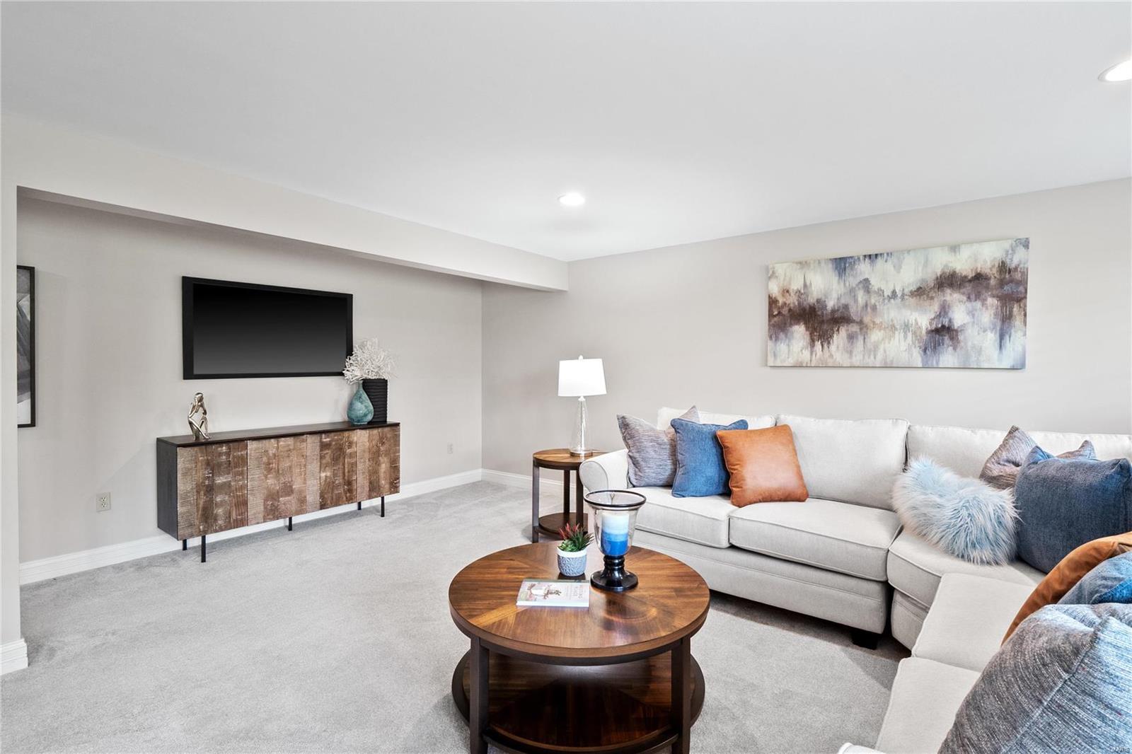 21 Lindbergh Place Ter