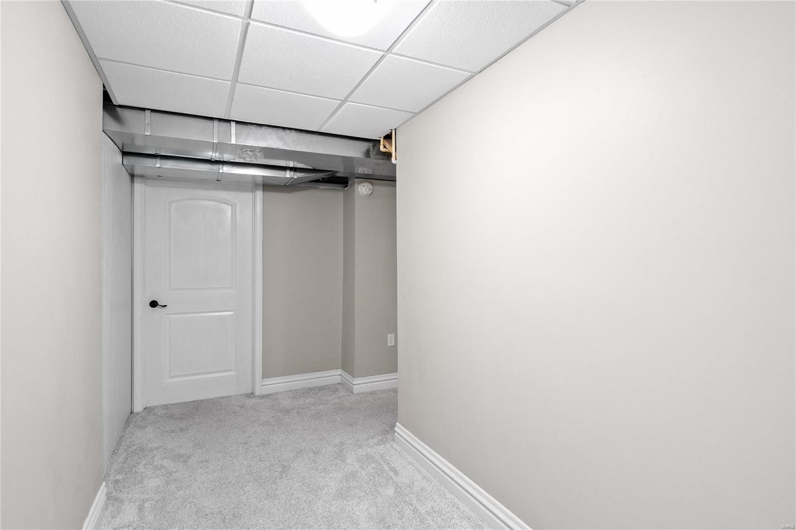 21 Lindbergh Place Ter