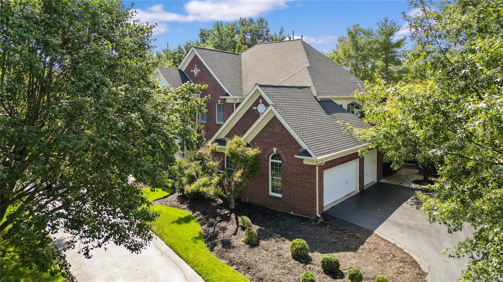 2064 Kingspointe Drive