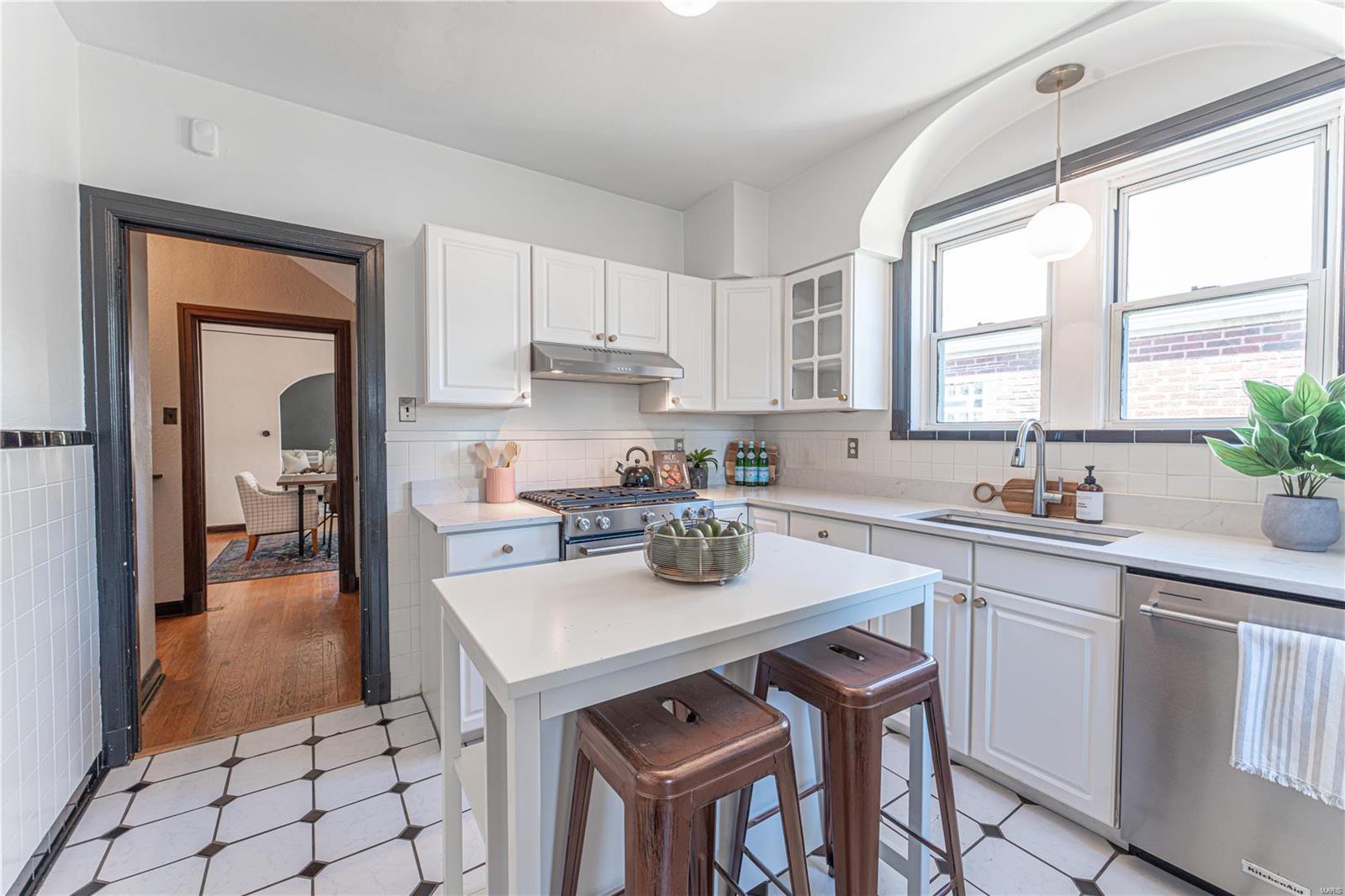 6432 Sutherland Avenue