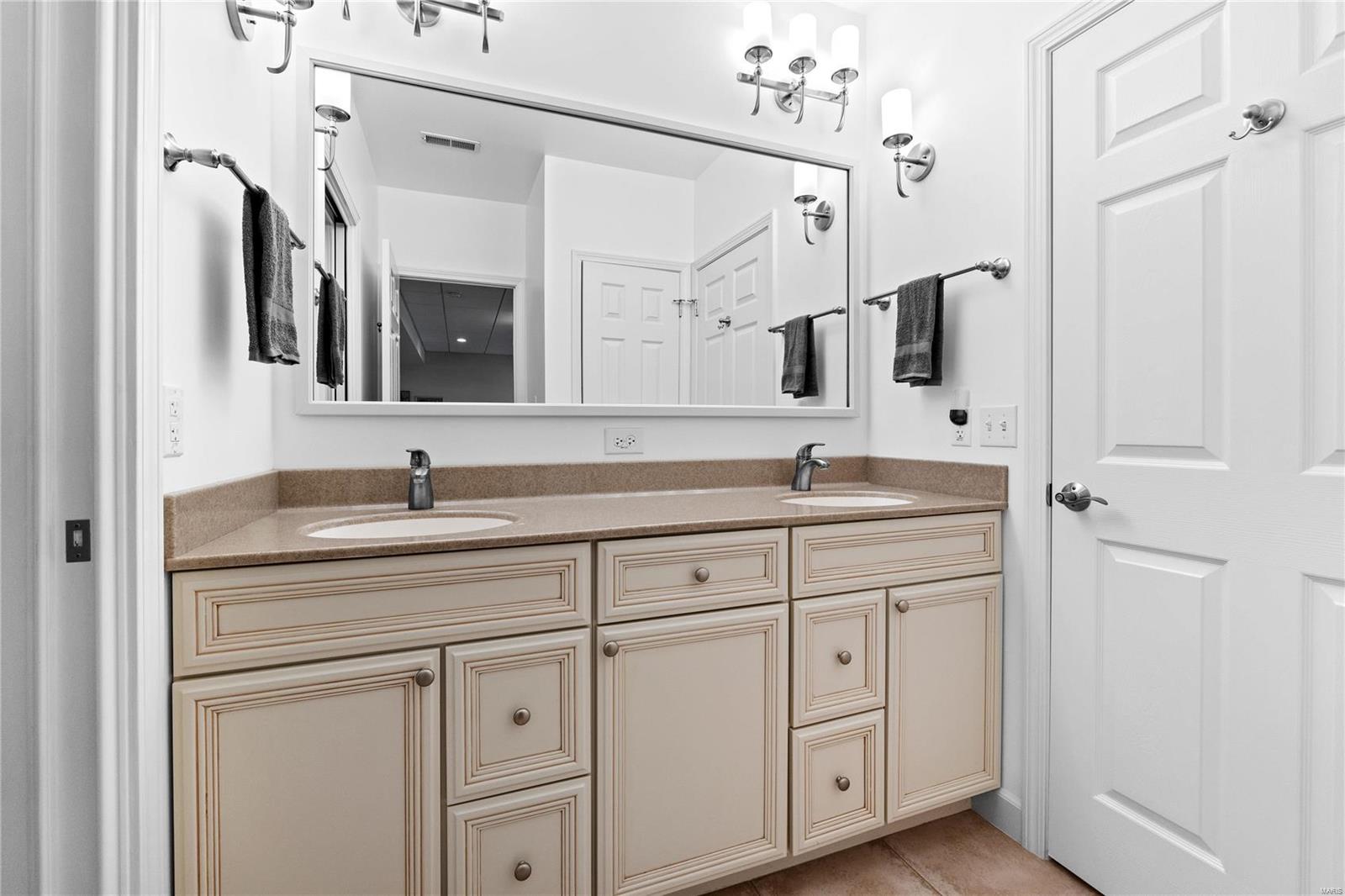 977 Chesterfield Villas Circle