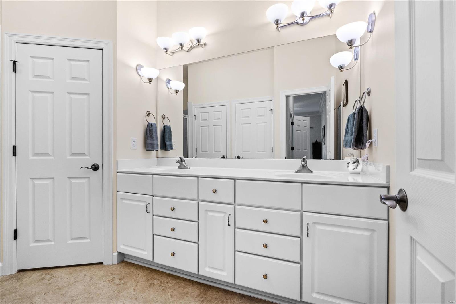 977 Chesterfield Villas Circle