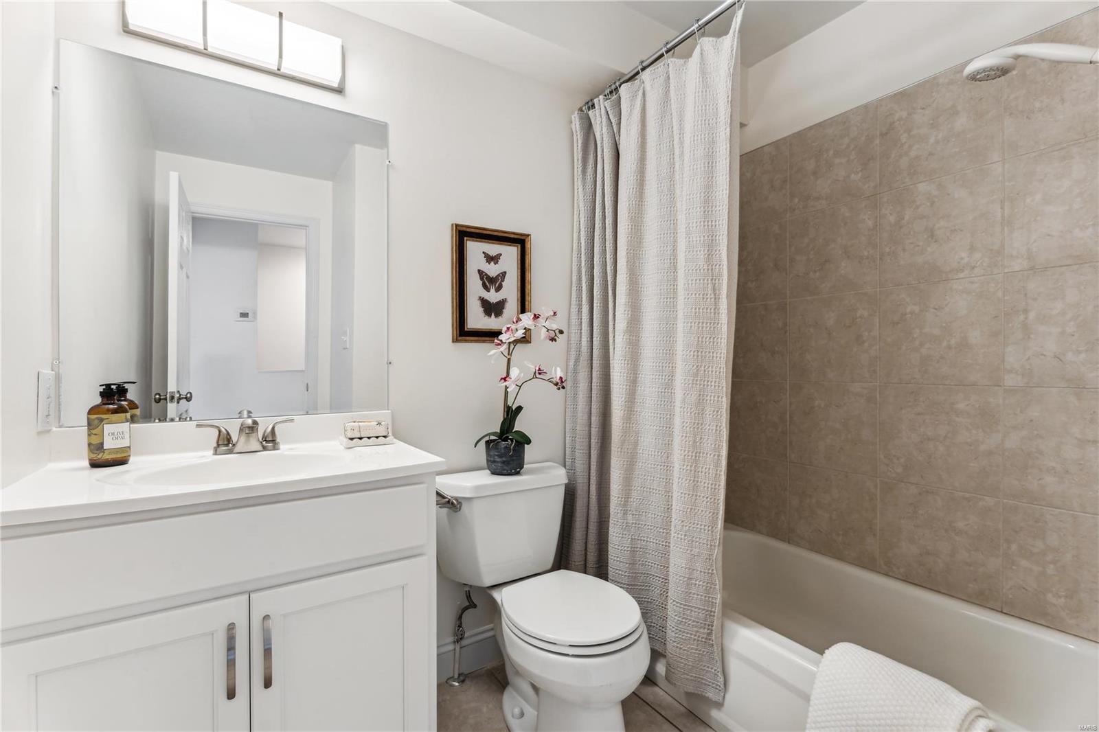 227 W Monroe Avenue Unit: 203