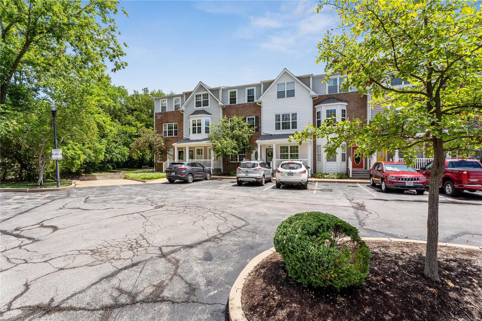 227 W Monroe Avenue Unit: 203