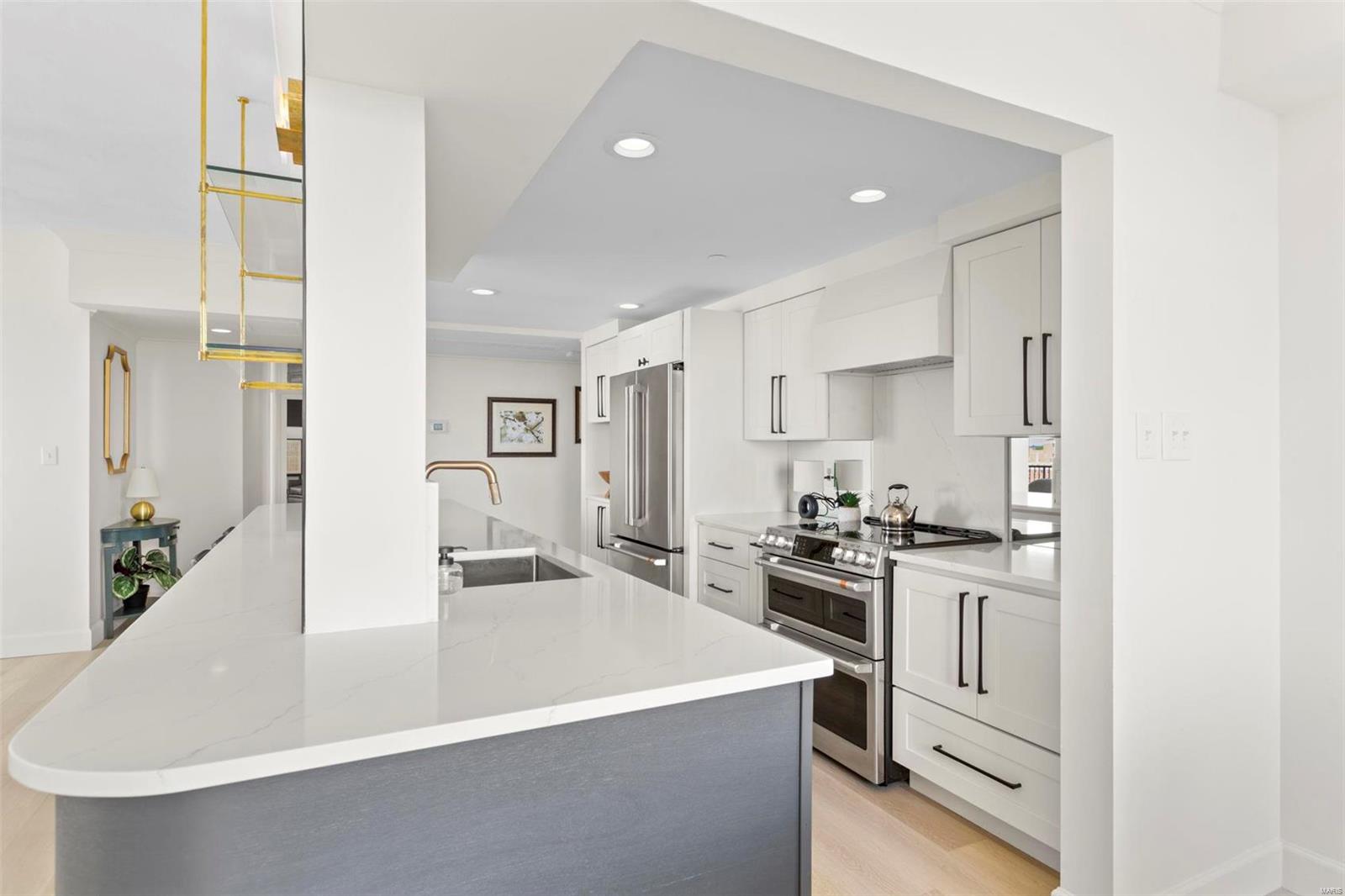 200 S Brentwood Boulevard Unit: 15D