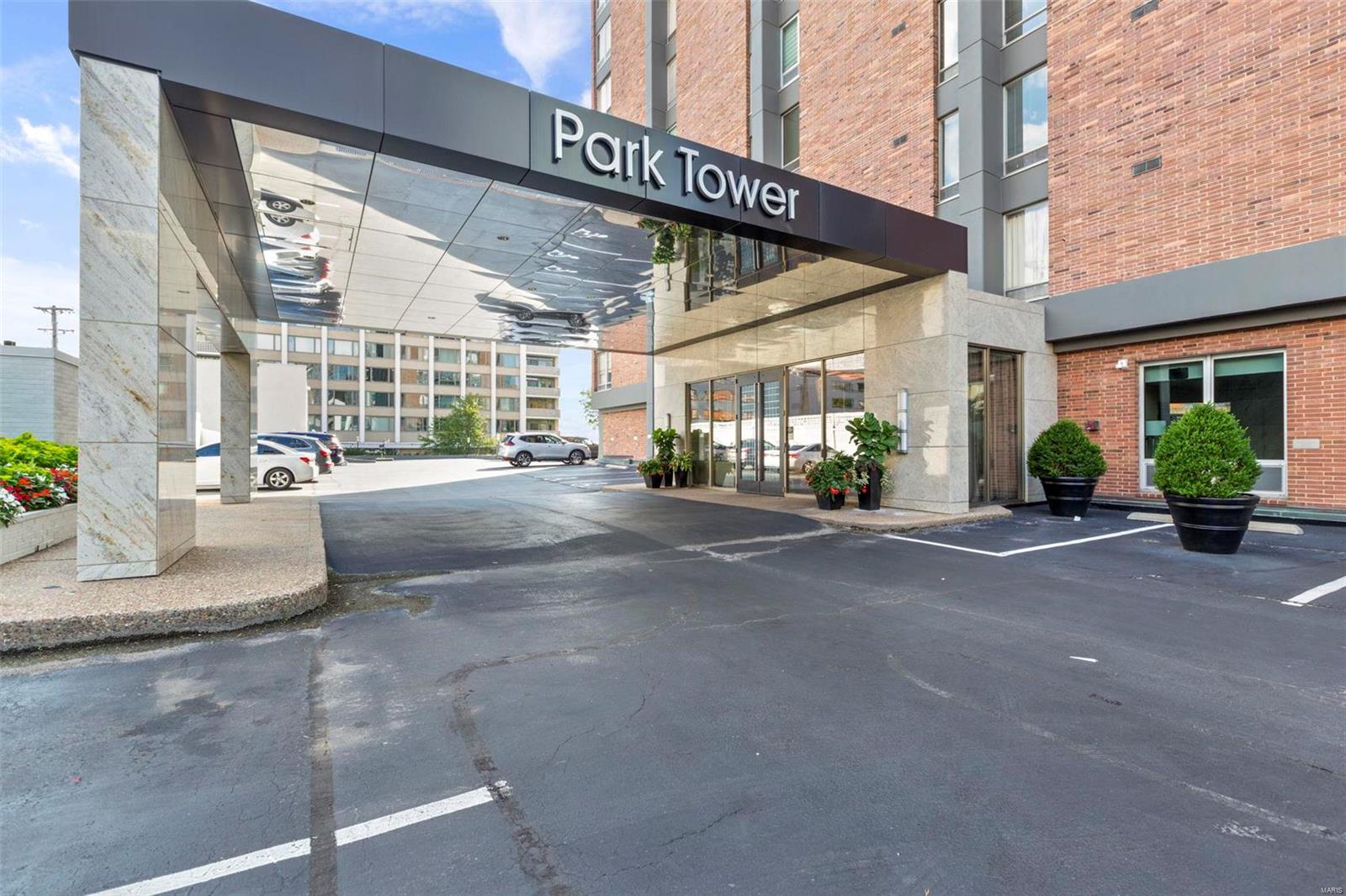 200 S Brentwood Boulevard Unit: 15D