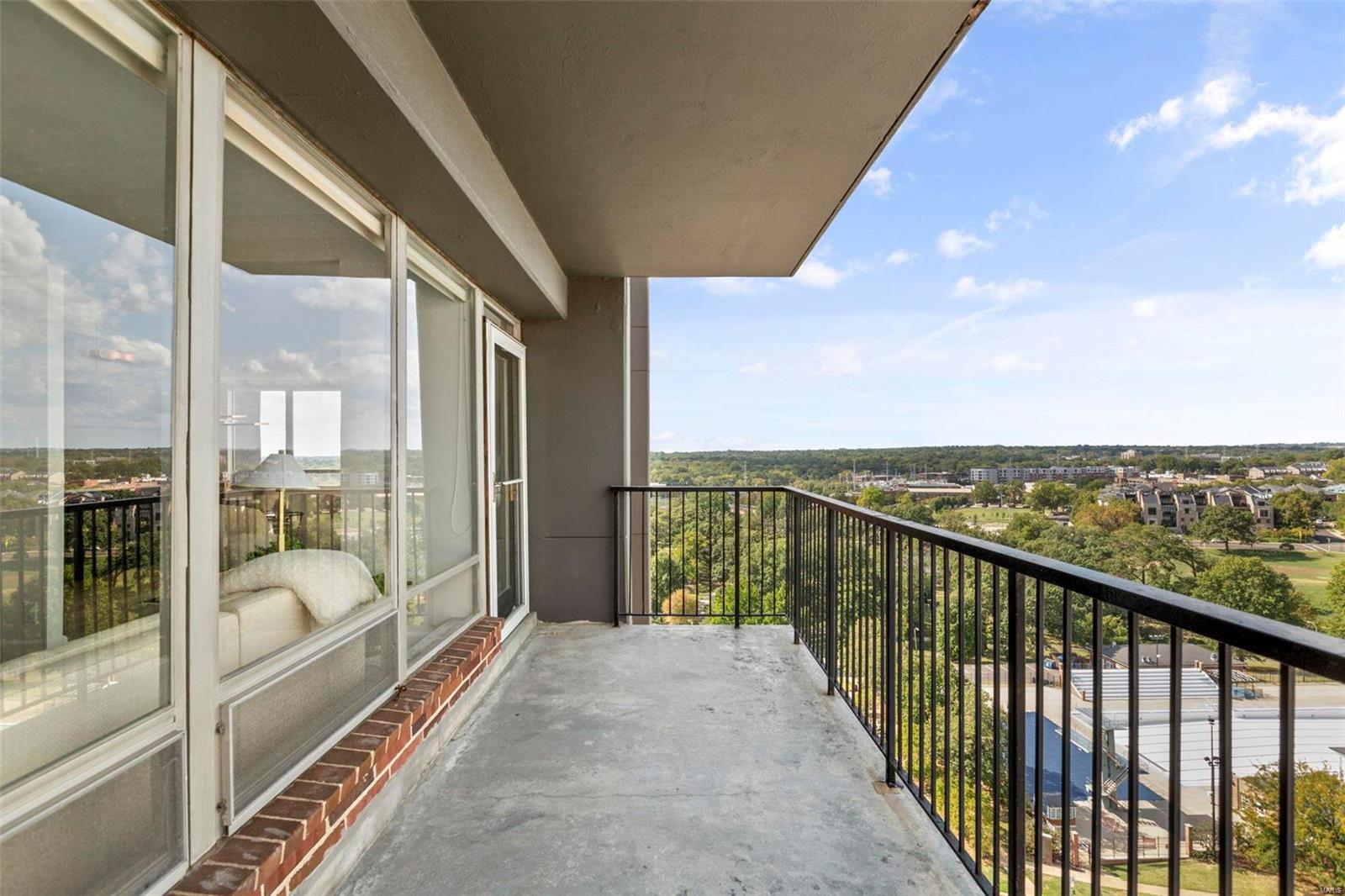 200 S Brentwood Boulevard Unit: 15D