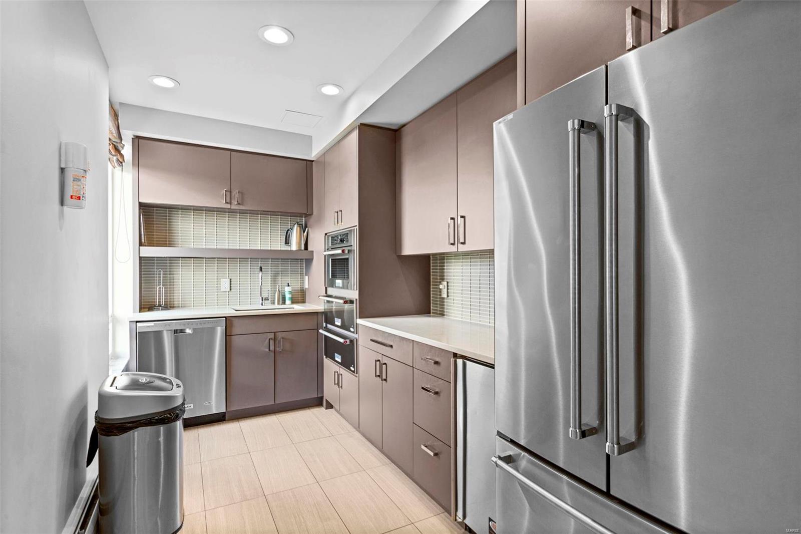 200 S Brentwood Boulevard Unit: 15D