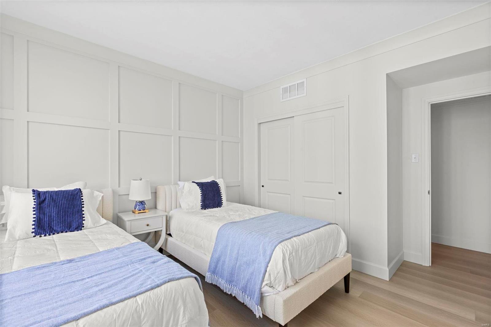 200 S Brentwood Boulevard Unit: 15D