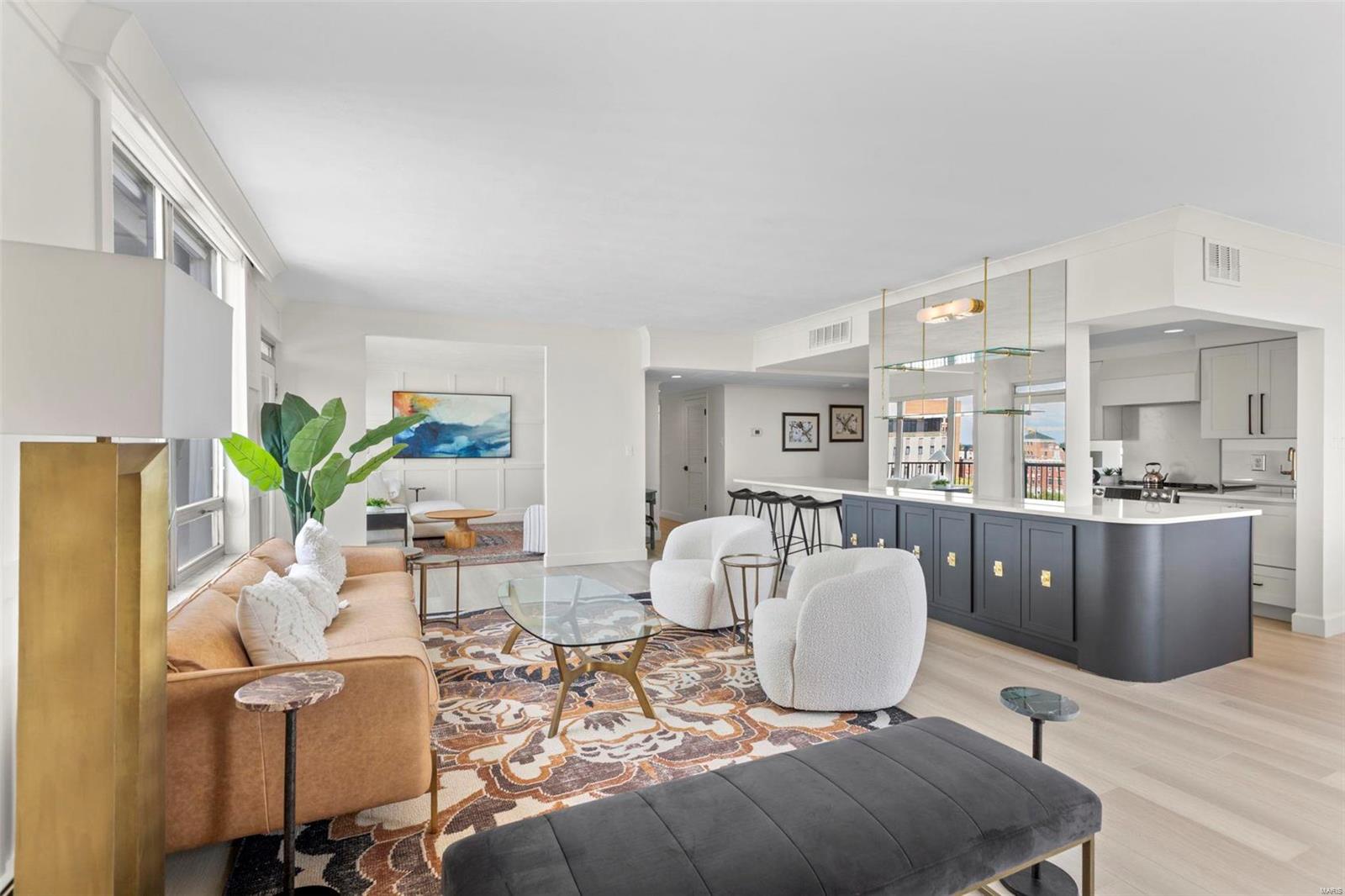 200 S Brentwood Boulevard Unit: 15D