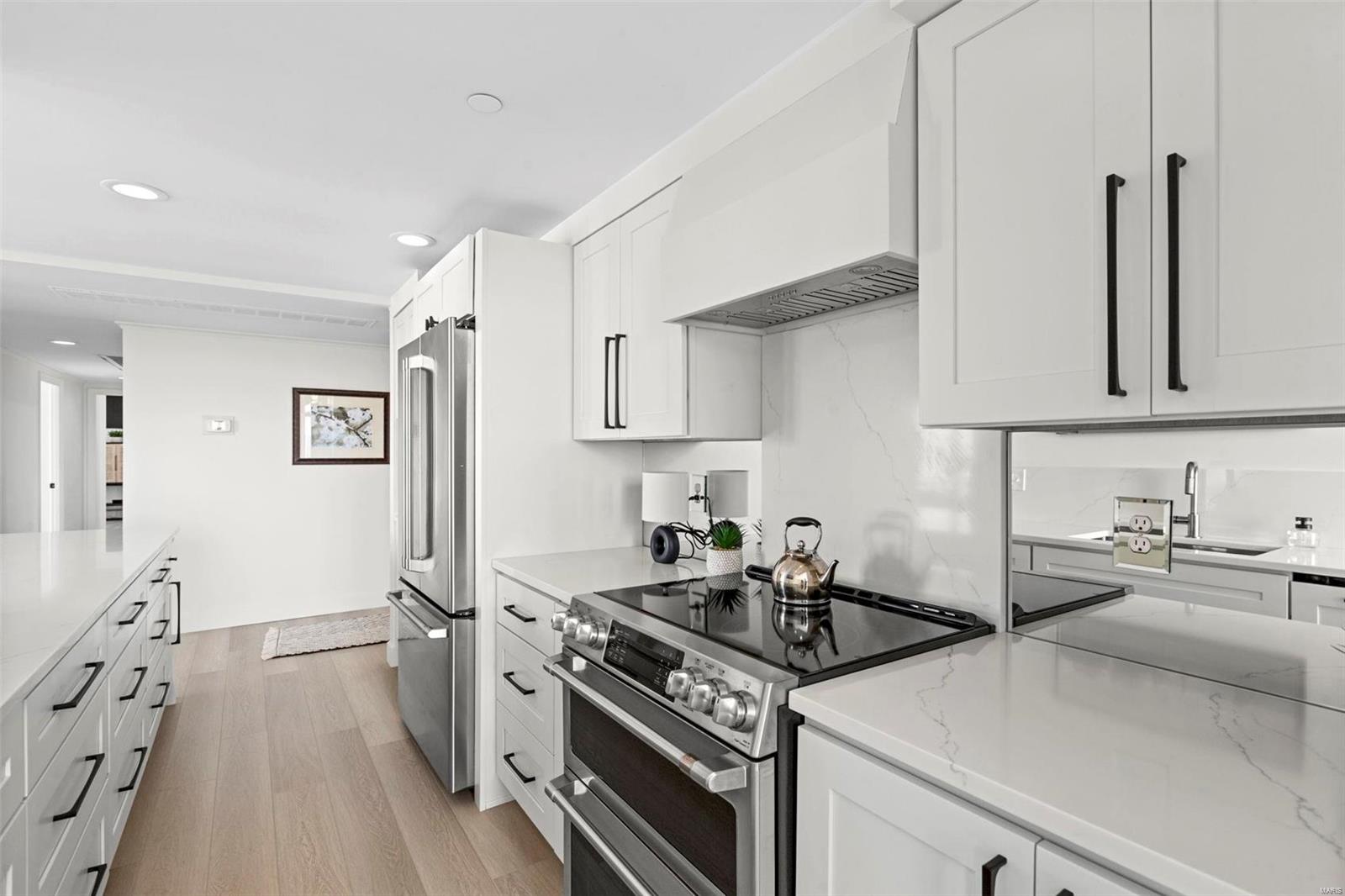 200 S Brentwood Boulevard Unit: 15D