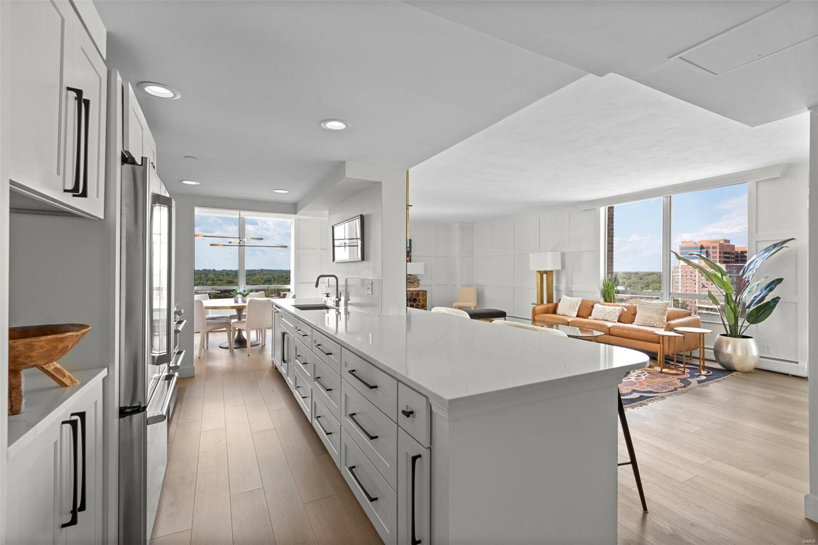 200 S Brentwood Boulevard Unit: 15D