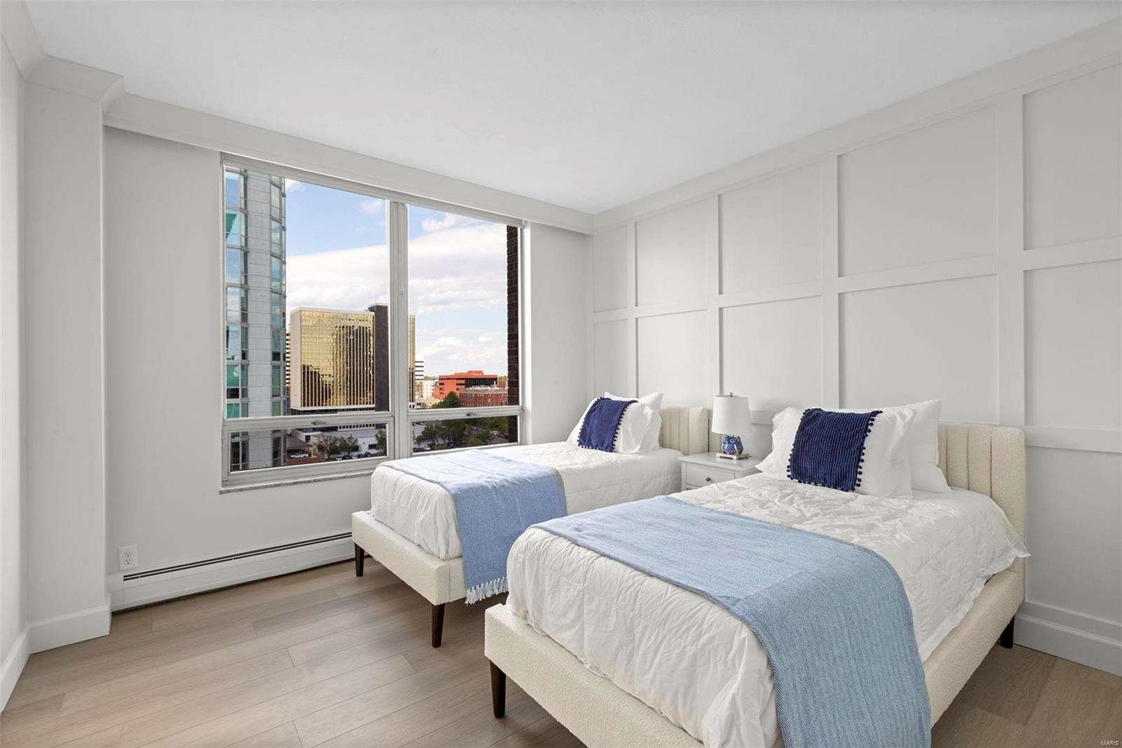 200 S Brentwood Boulevard Unit: 15D