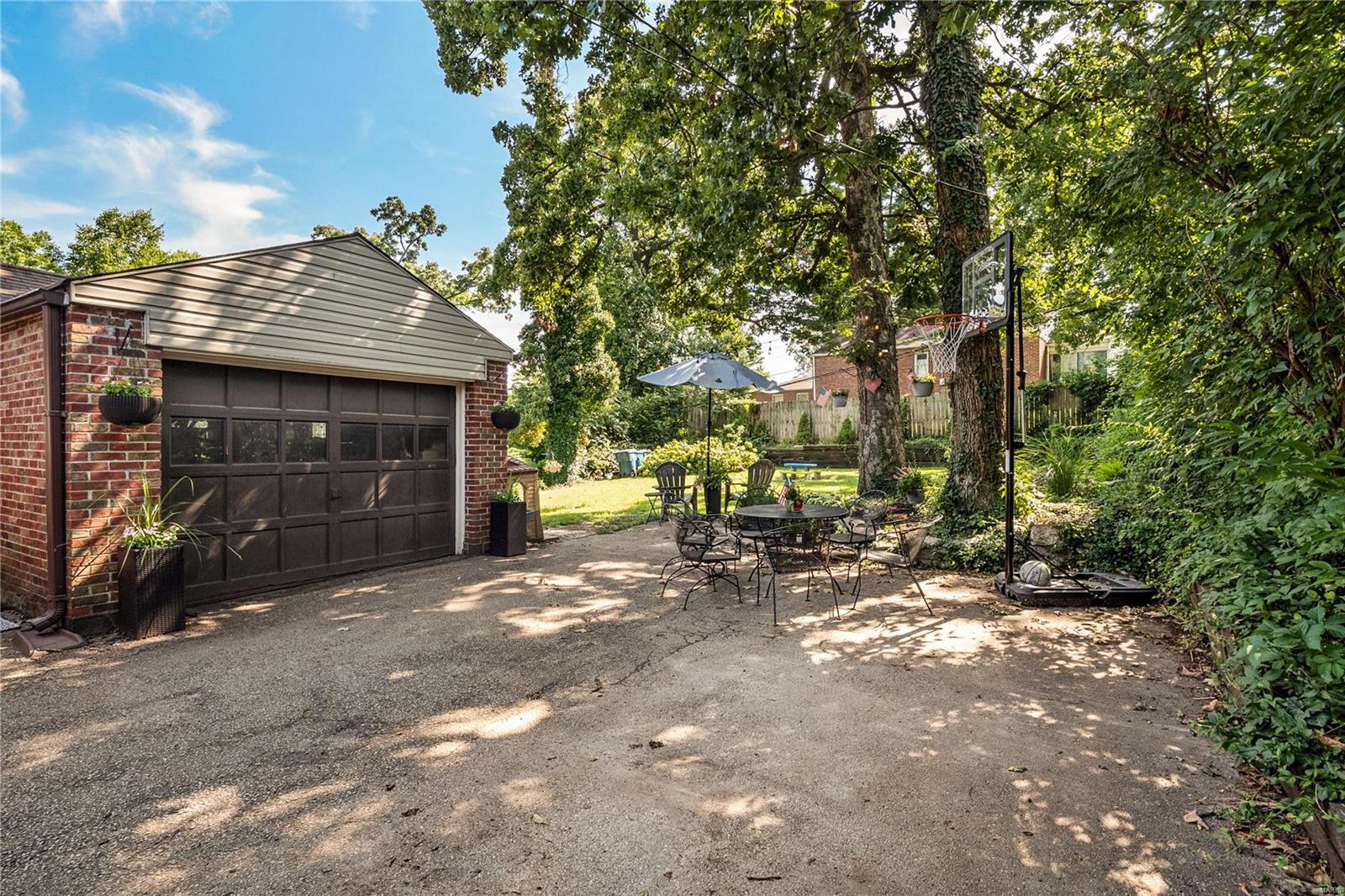 8404 Knollwood Drive