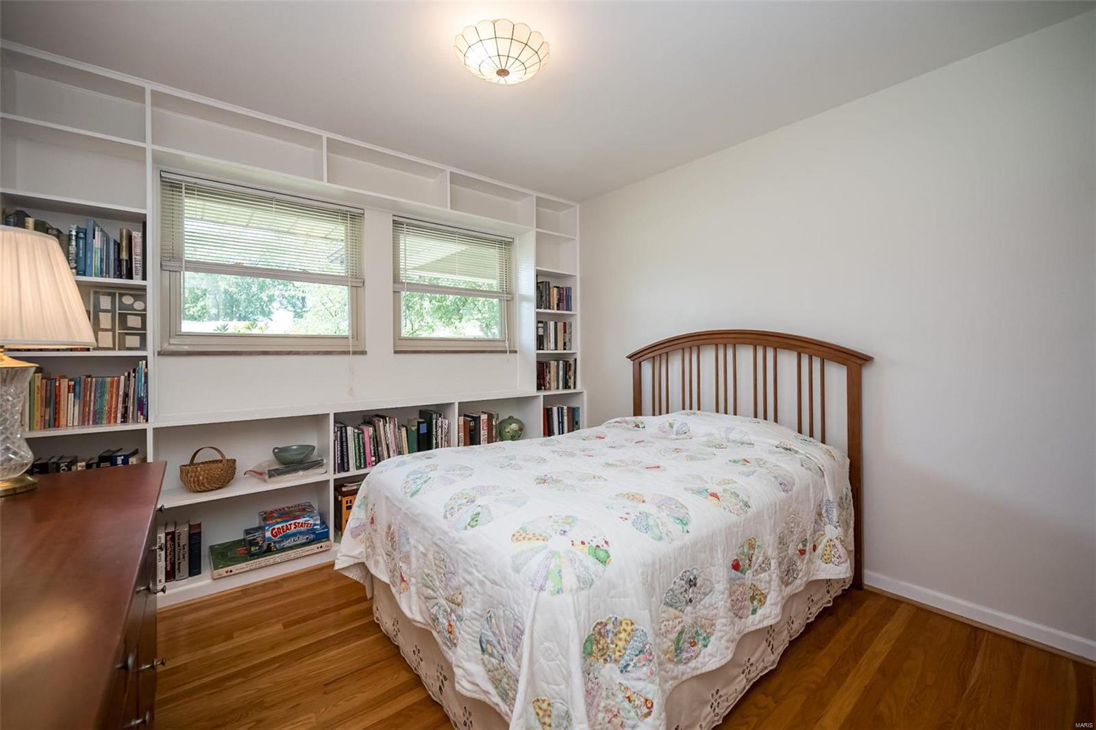 9904 Crestwood Drive