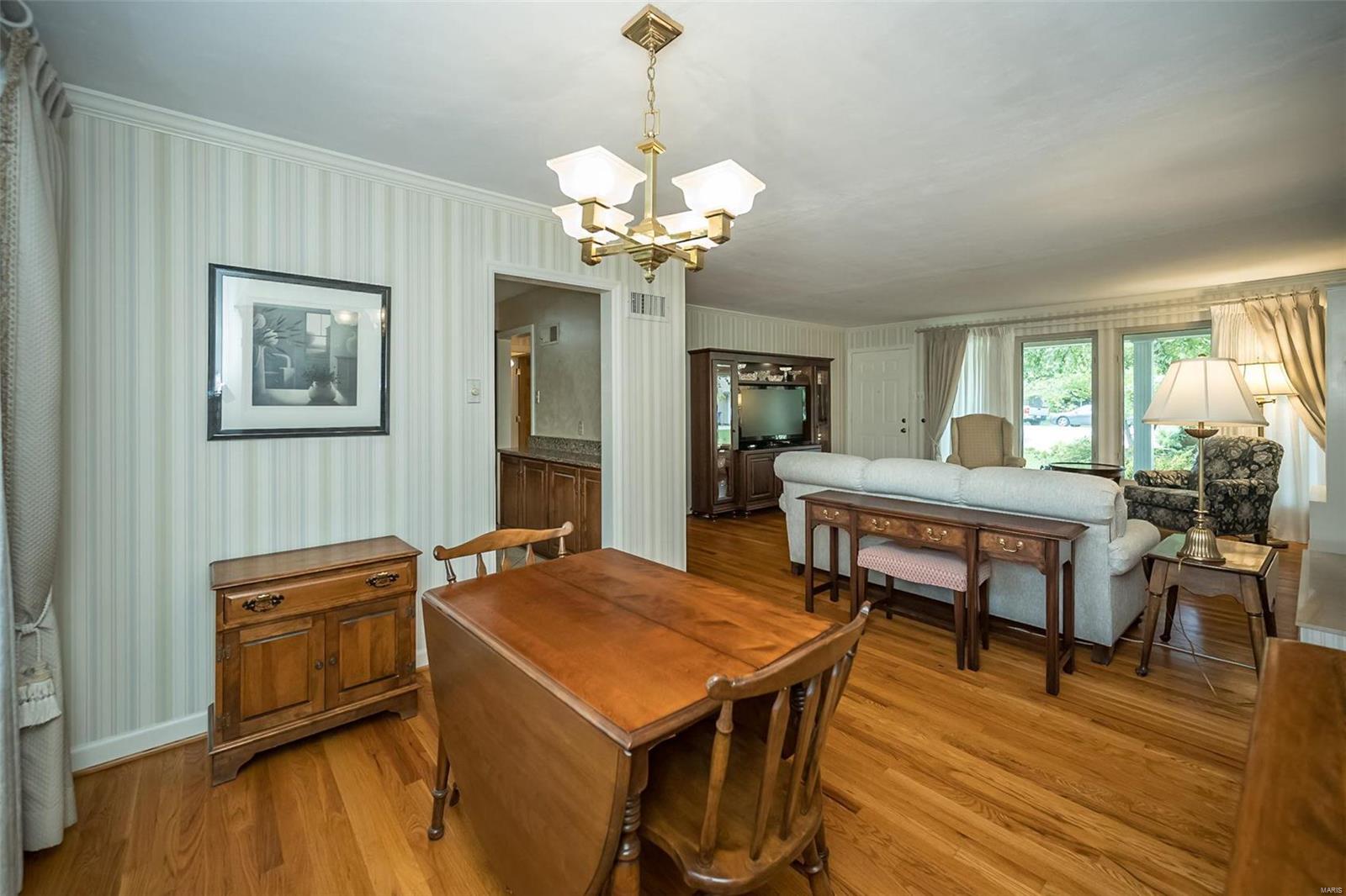 9904 Crestwood Drive