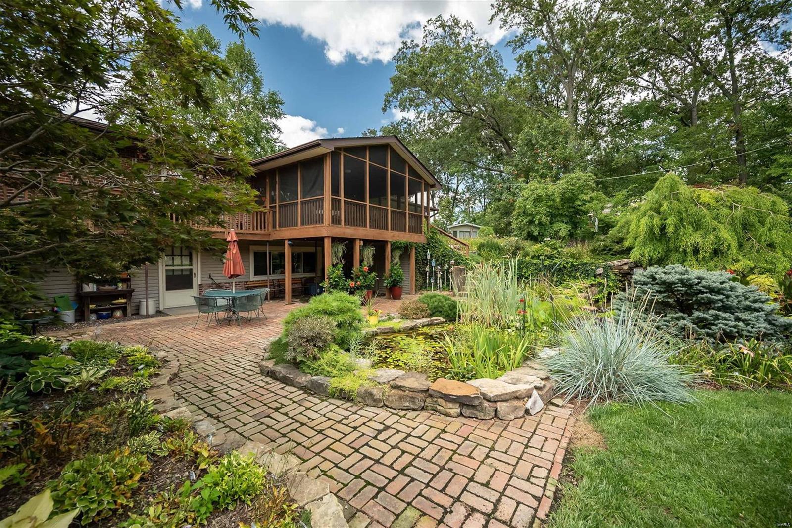 9904 Crestwood Drive