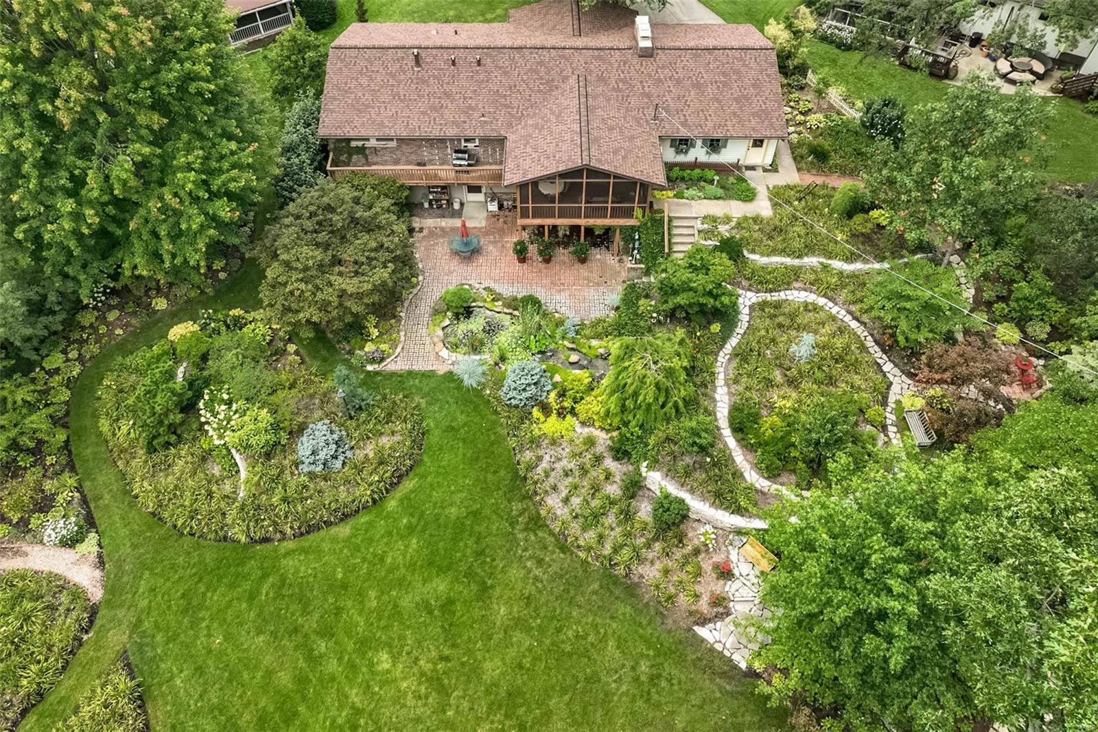 9904 Crestwood Drive