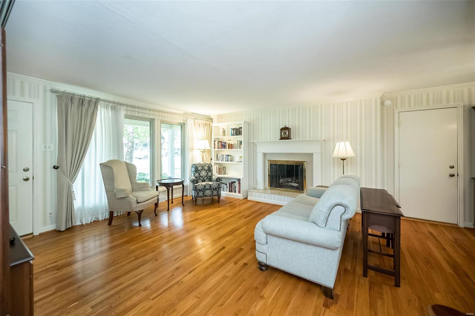 9904 Crestwood Drive