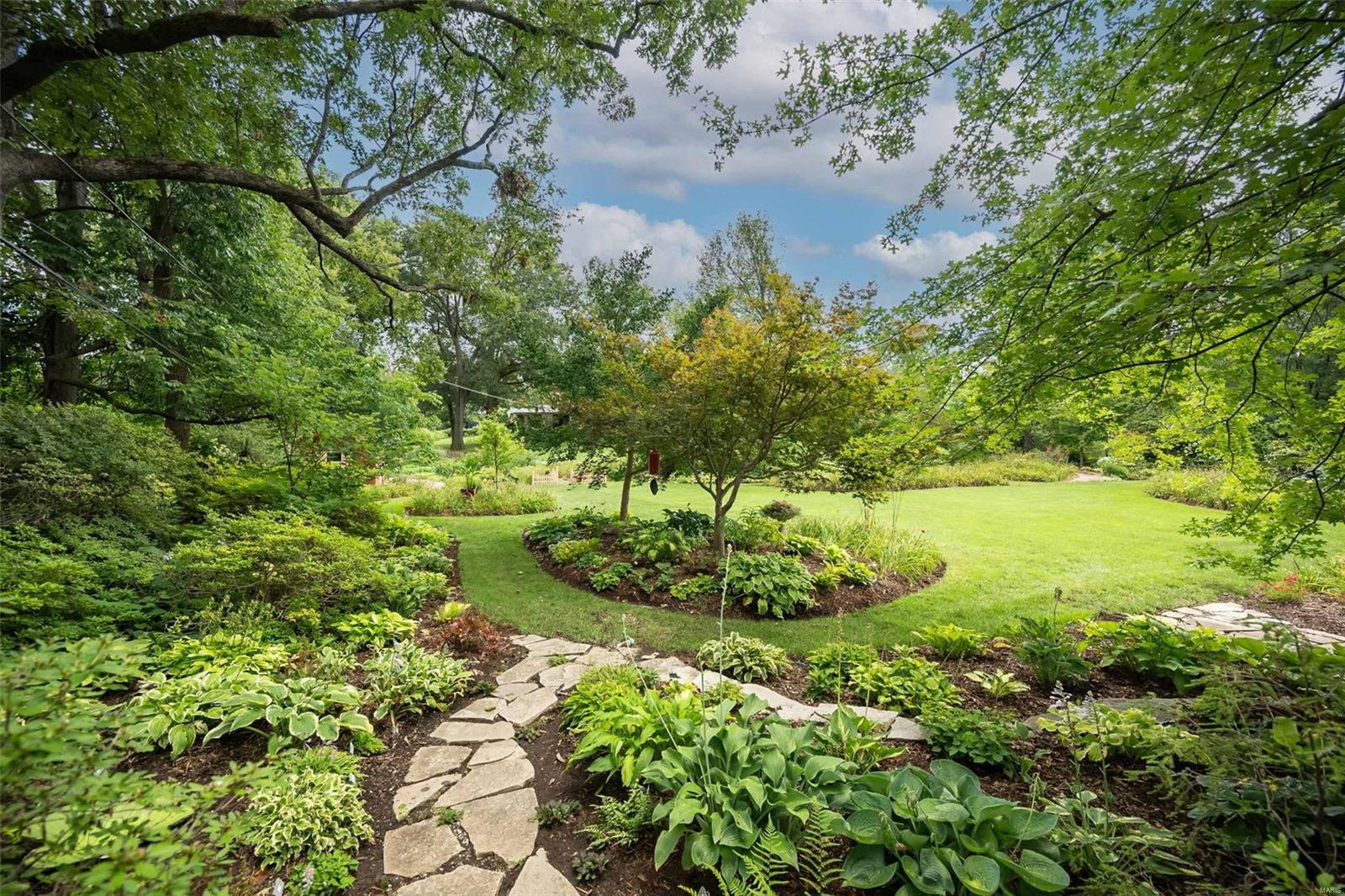 9904 Crestwood Drive